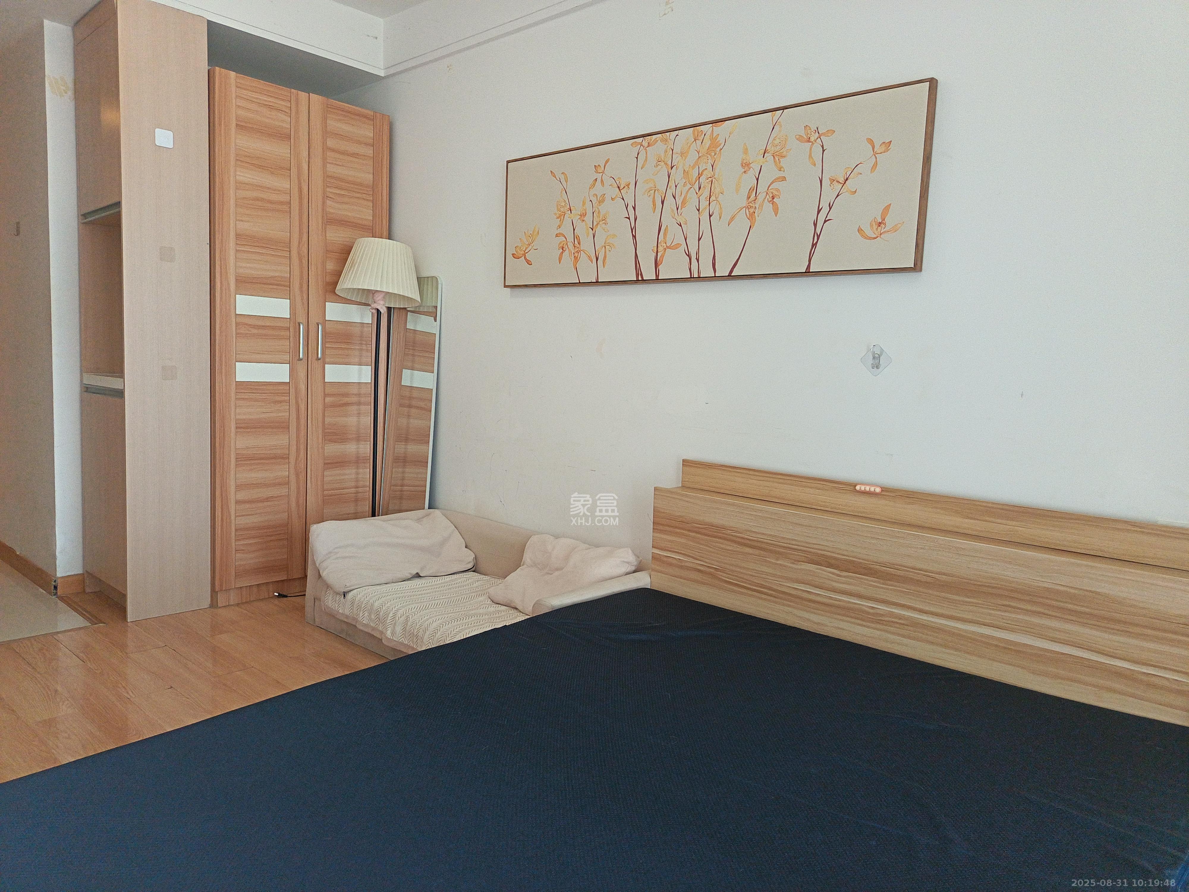 绿地中央广场  1室1厅1卫    1400.0元/月 绿地中央广场  1室1厅1卫    1400.0元/月室内图