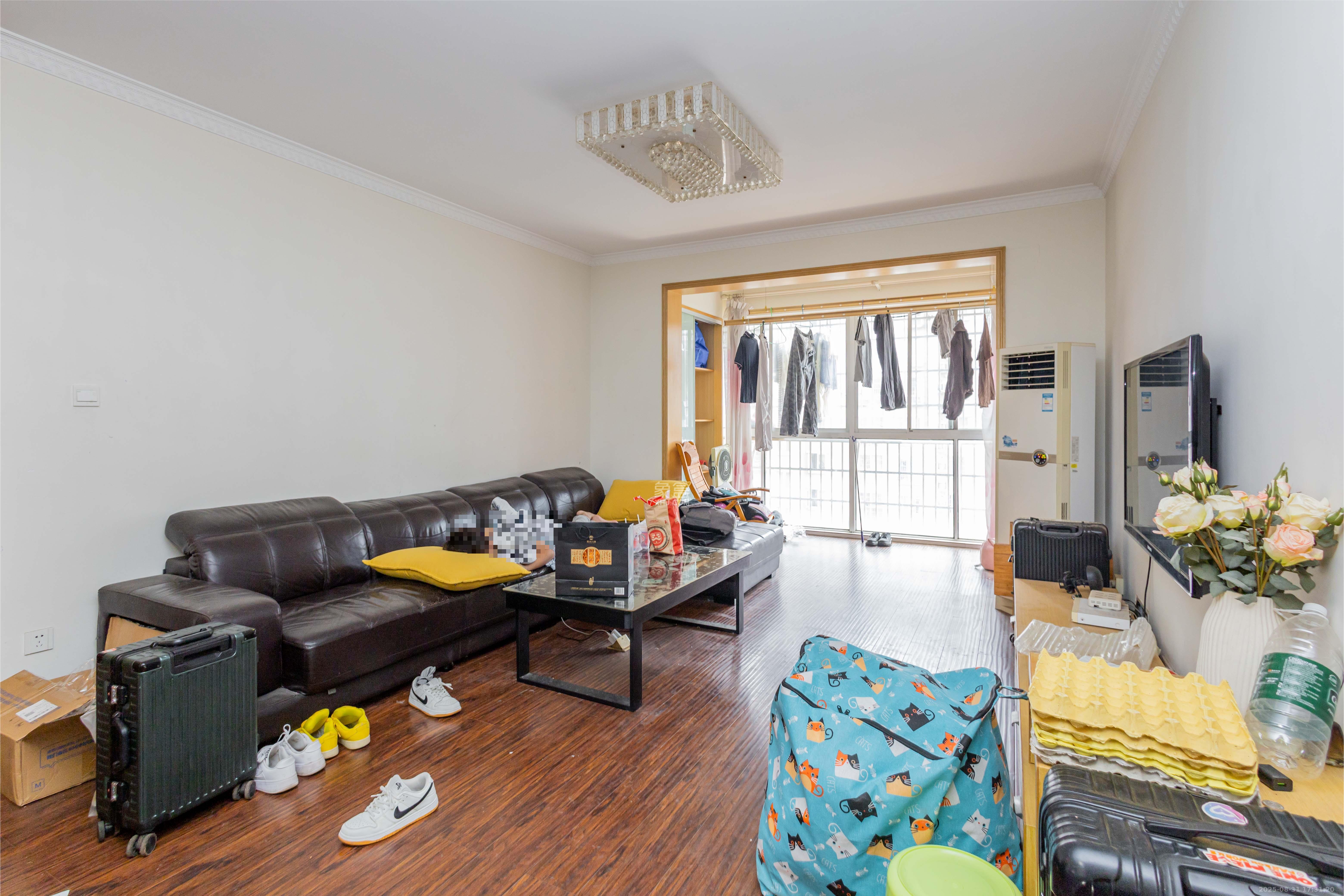 东业苹果社区 3室2厅2卫 54.8万 东业苹果社区 3室2厅2卫 54.8万客厅