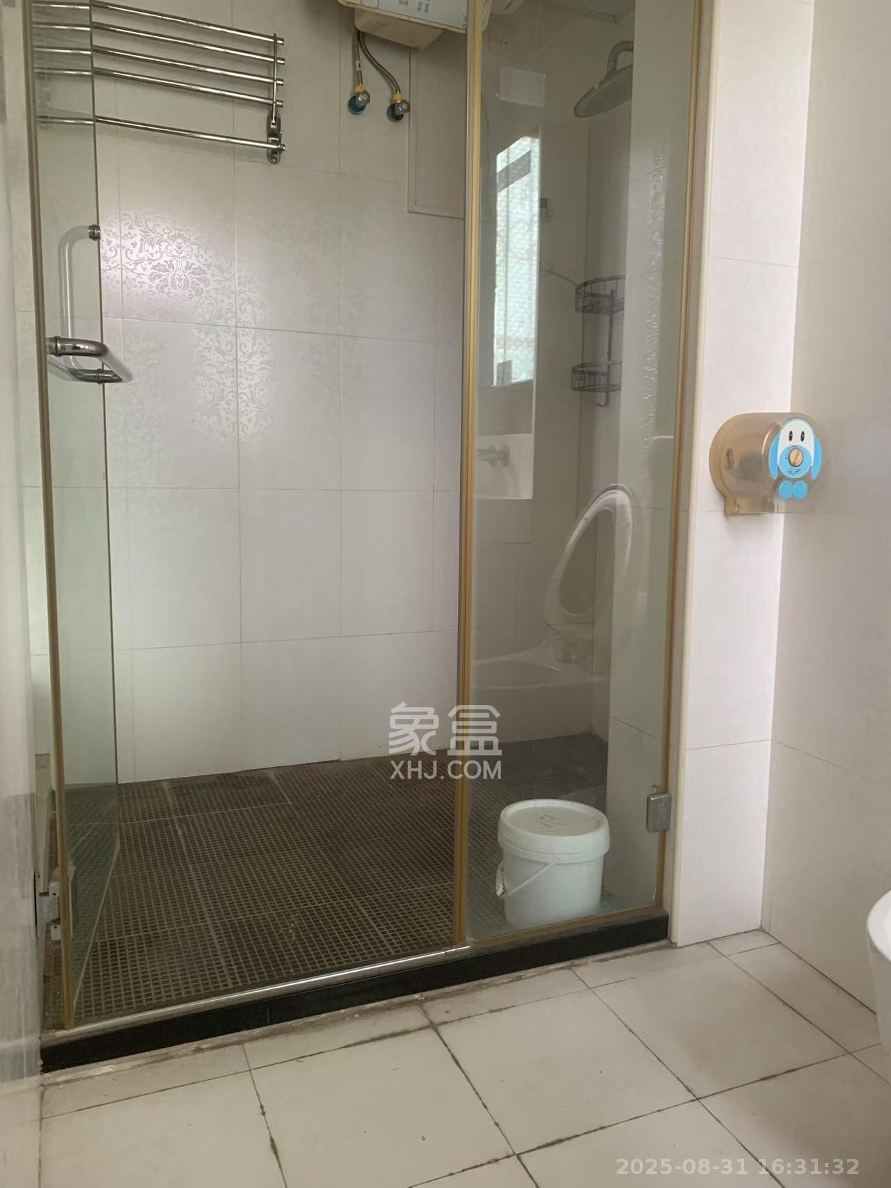 申奥美域  1室2厅2卫    2400.0元/月室内图