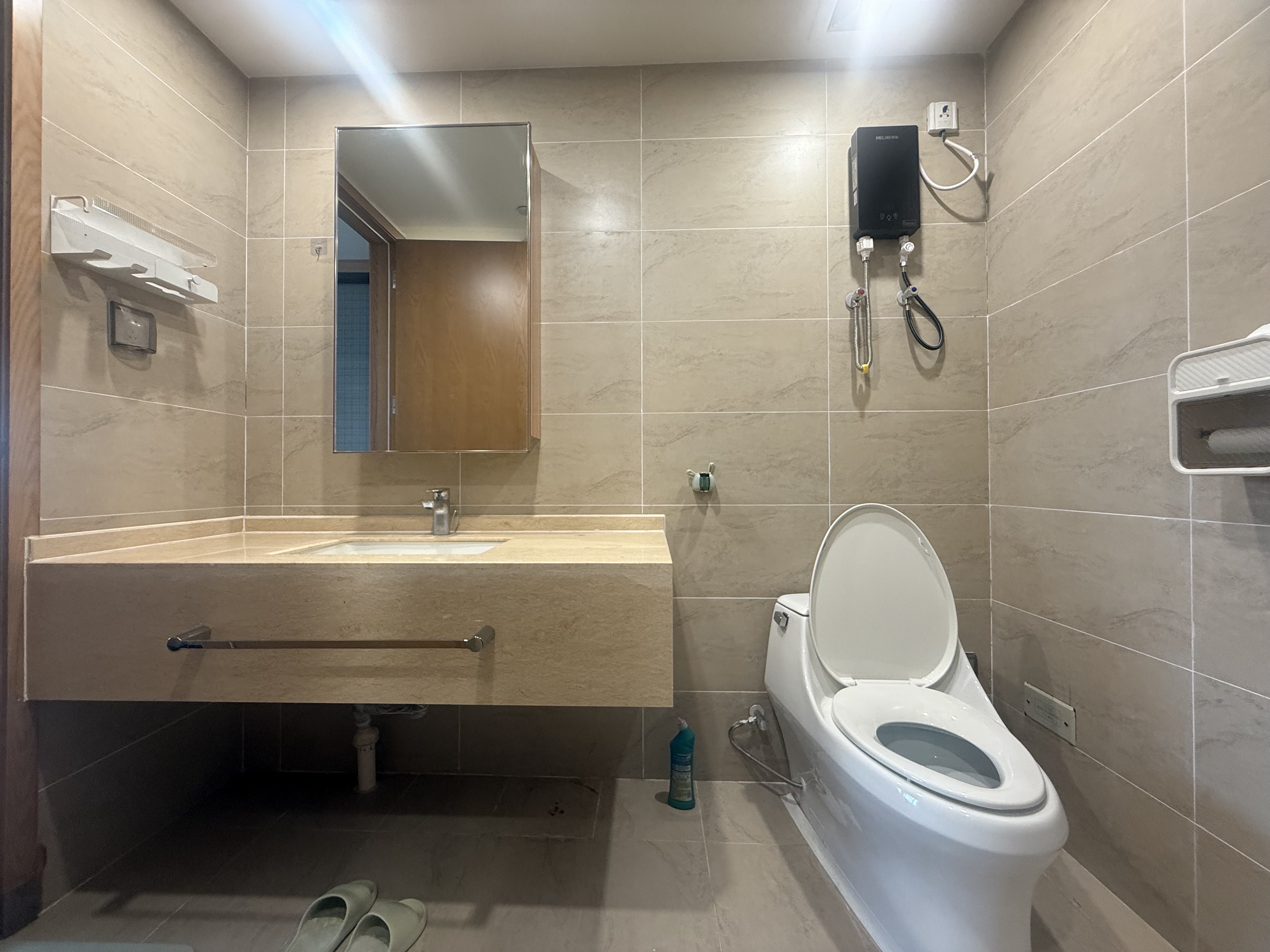 海航豪庭南苑  1室0厅1卫    2700.0元/月 海航豪庭南苑  1室0厅1卫    2700.0元/月室内图