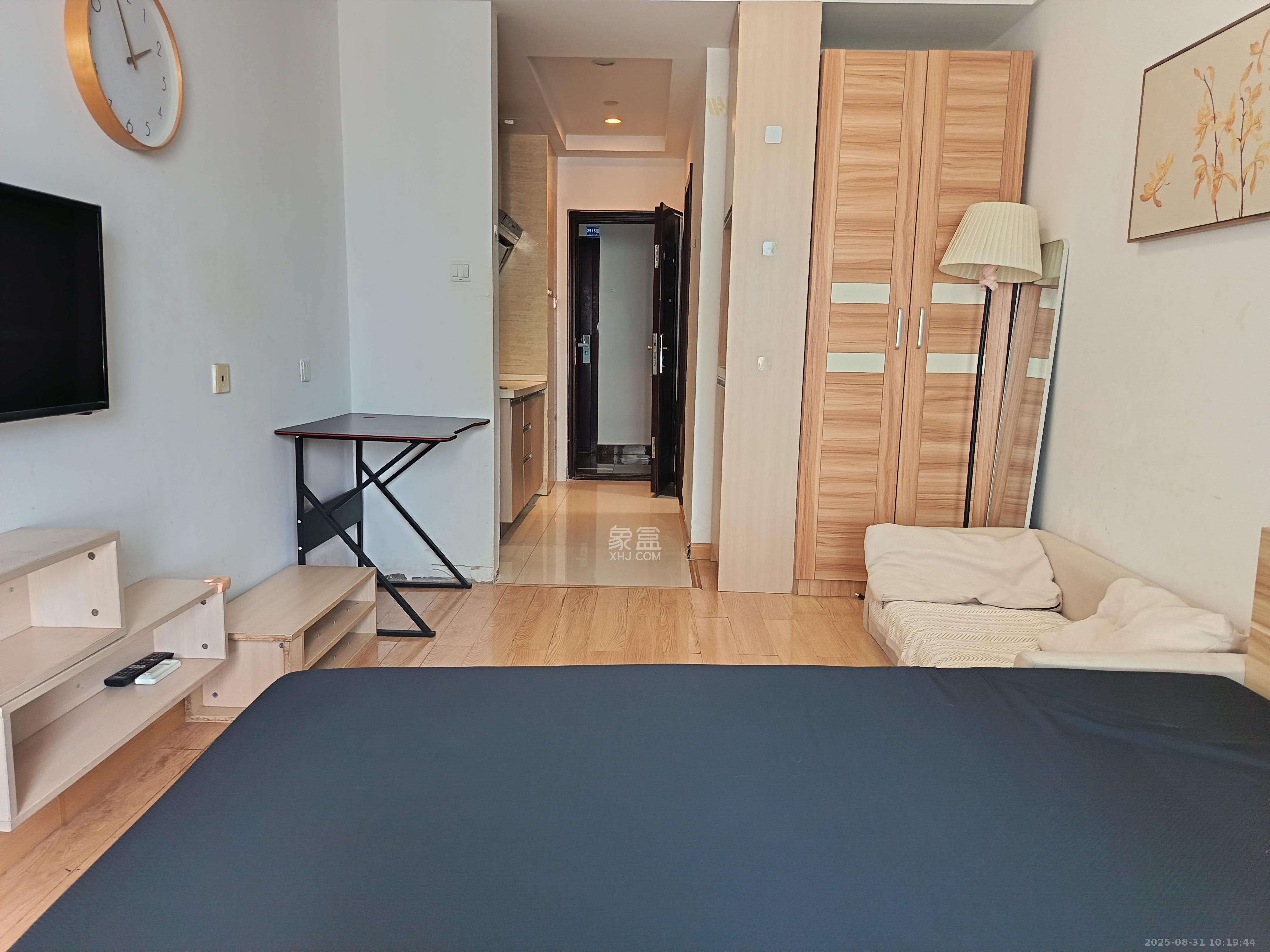 绿地中央广场  1室1厅1卫    1400.0元/月 绿地中央广场  1室1厅1卫    1400.0元/月室内图