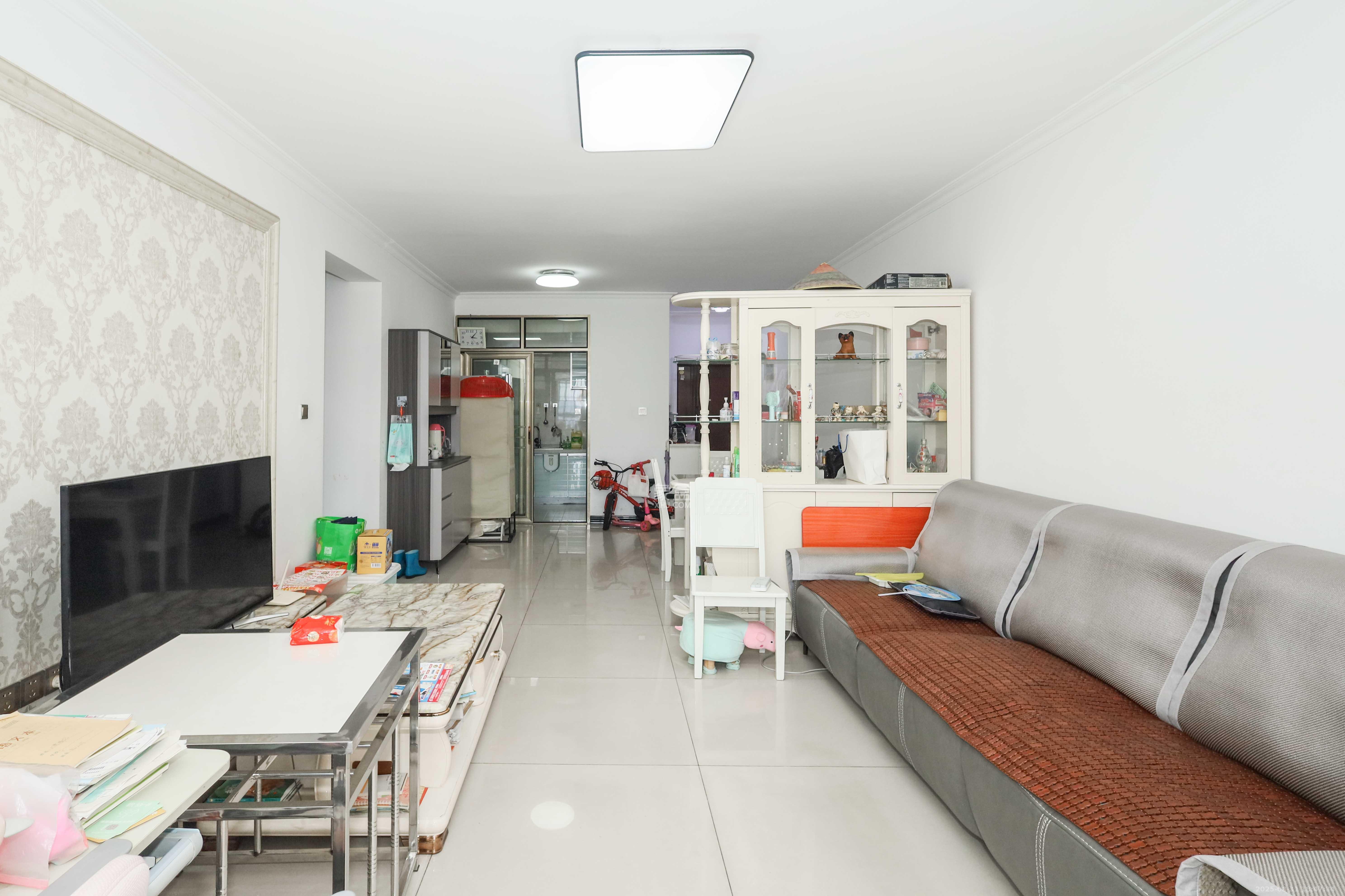 保利麓谷林语E区  3室2厅2卫    105.0万 保利麓谷林语E区  3室2厅2卫    105.0万客厅