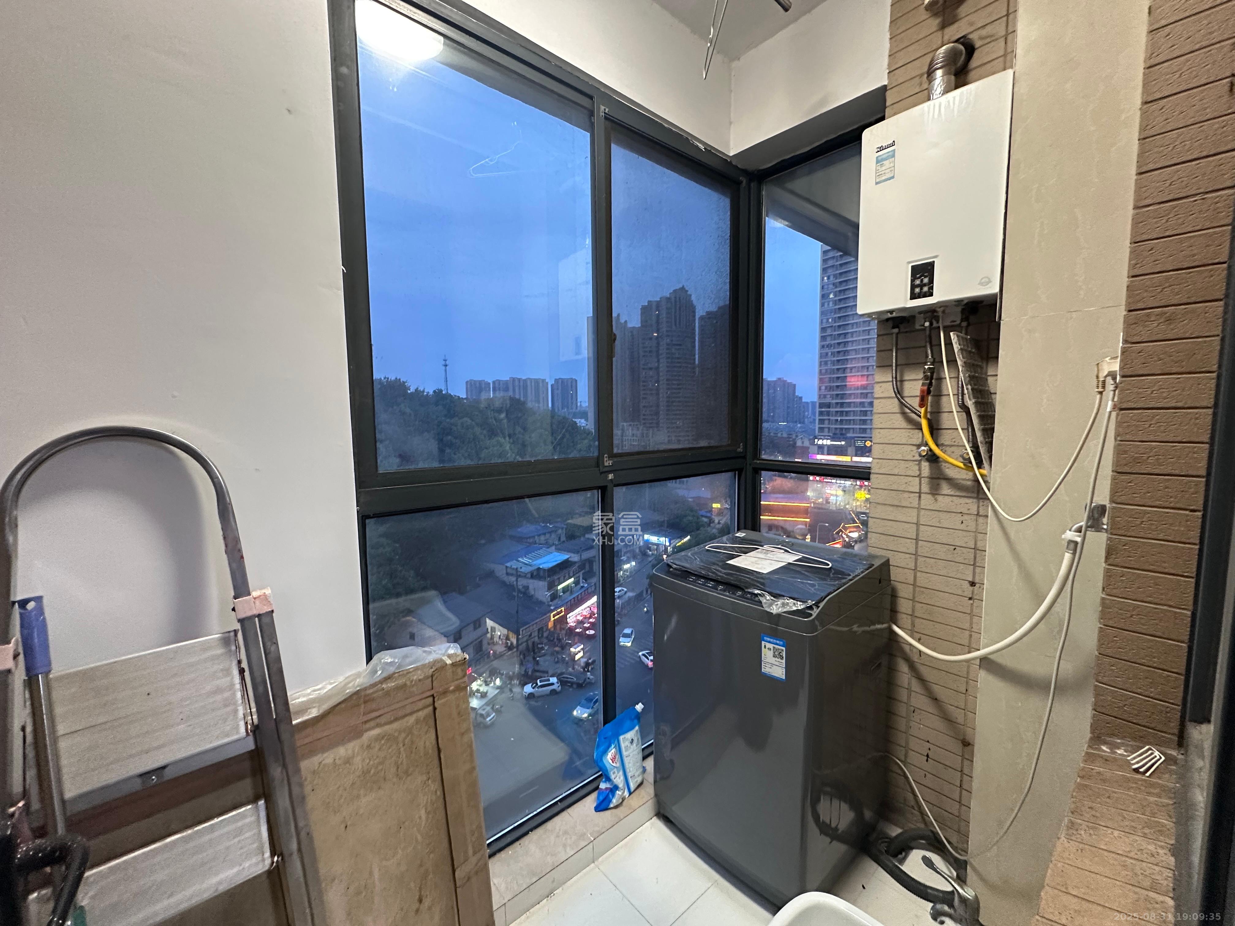 藏珑湖上国际花园 1室0厅0卫 3200.0元/月 藏珑湖上国际花园 1室0厅0卫 3200.0元/月室内图