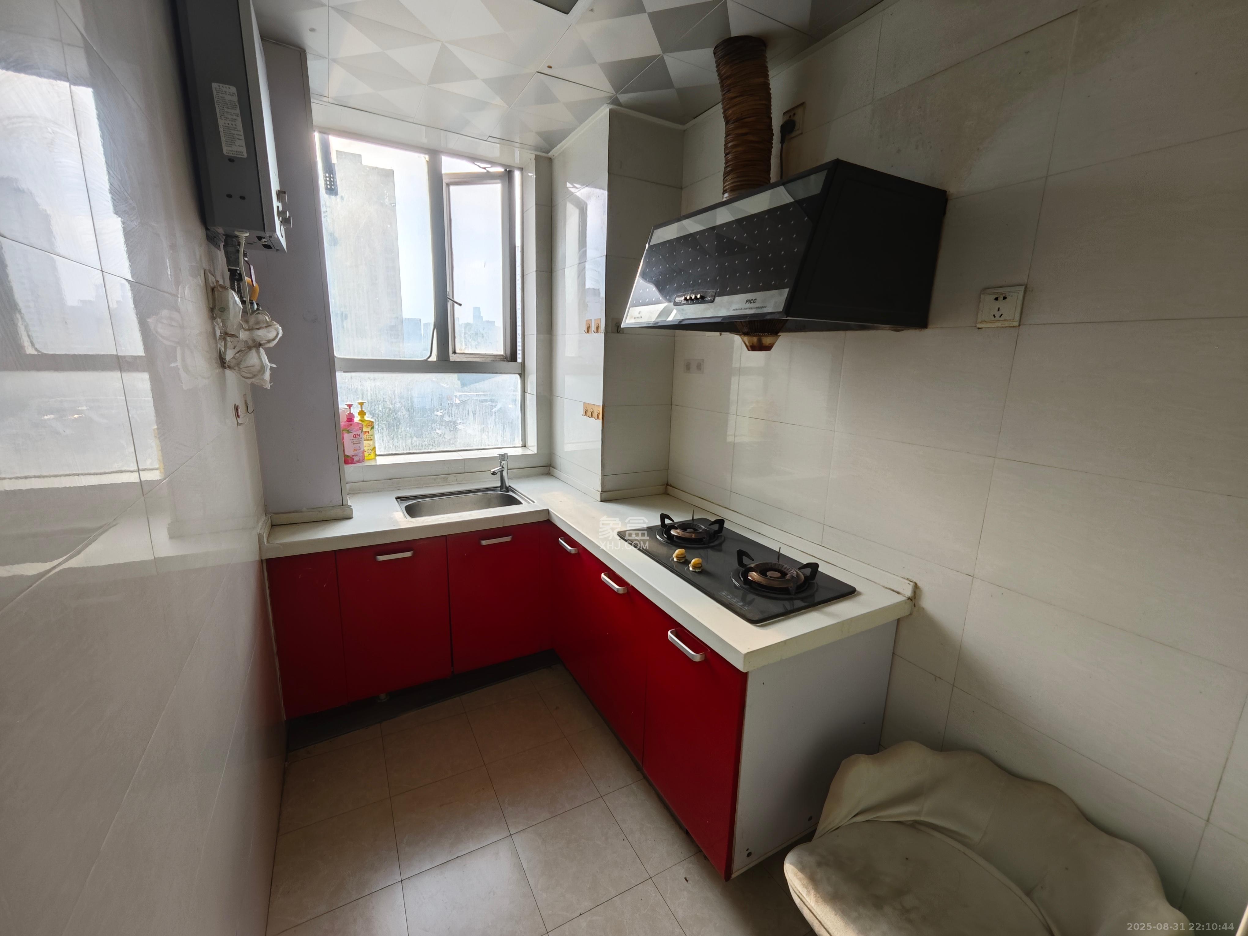 左岸右岸  1室1厅1卫    700.0元/月室内图