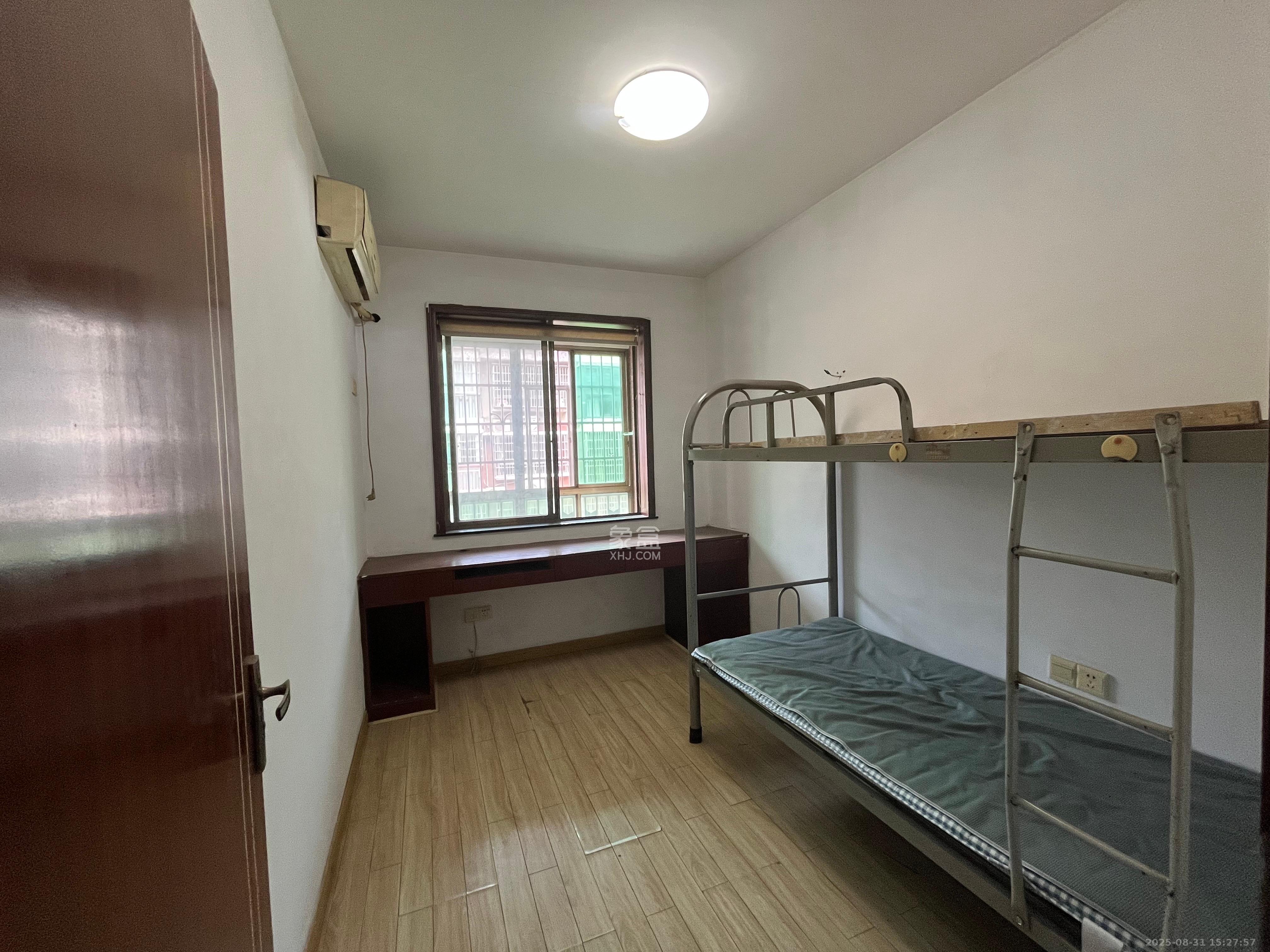 莲湖汽配城 4室2厅2卫 2000.0元/月 莲湖汽配城 4室2厅2卫 2000.0元/月室内图