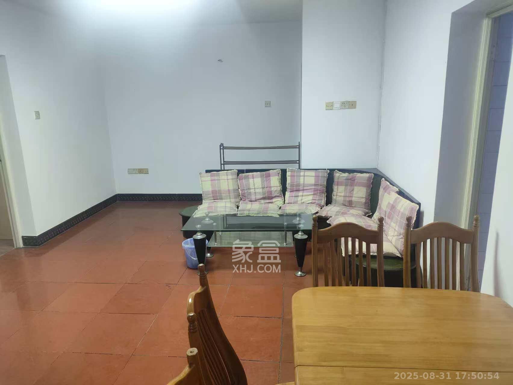 化工运输车队宿舍 2室1厅1卫 1500.0元/月 化工运输车队宿舍 2室1厅1卫 1500.0元/月室内图