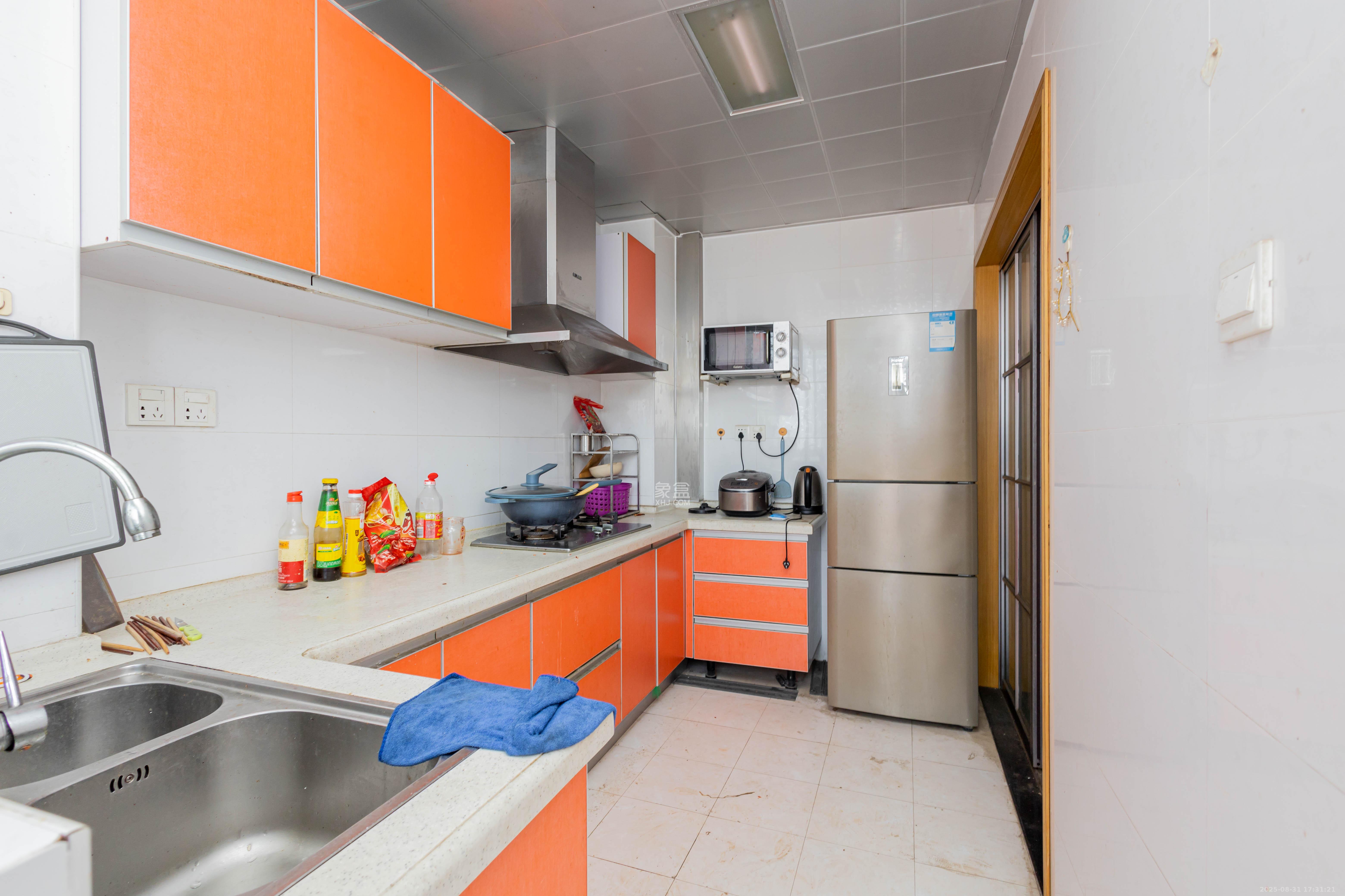 东业苹果社区 3室2厅2卫 54.8万 东业苹果社区 3室2厅2卫 54.8万客厅