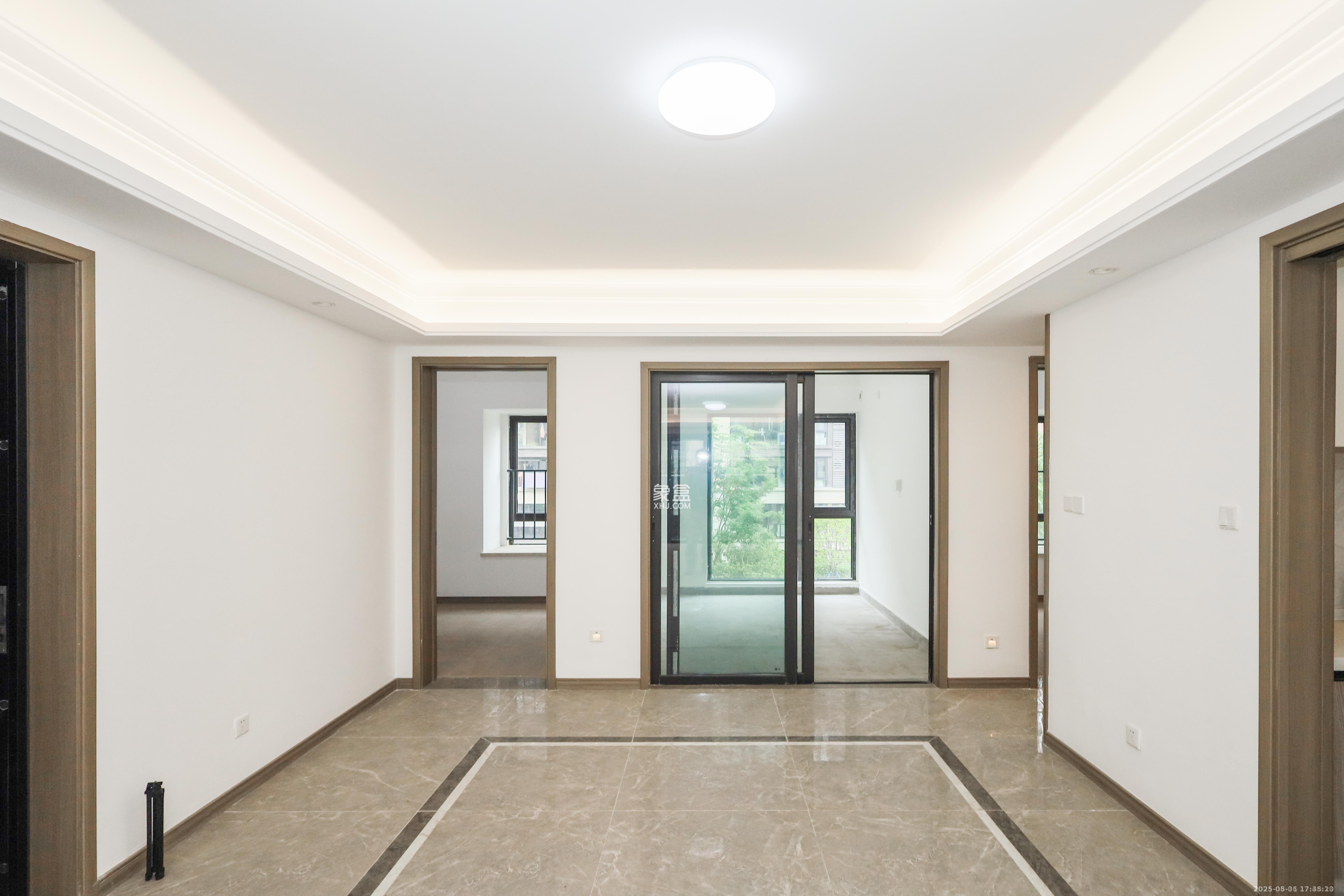 越秀亲爱里  4室2厅2卫    3200.0元/月室内图