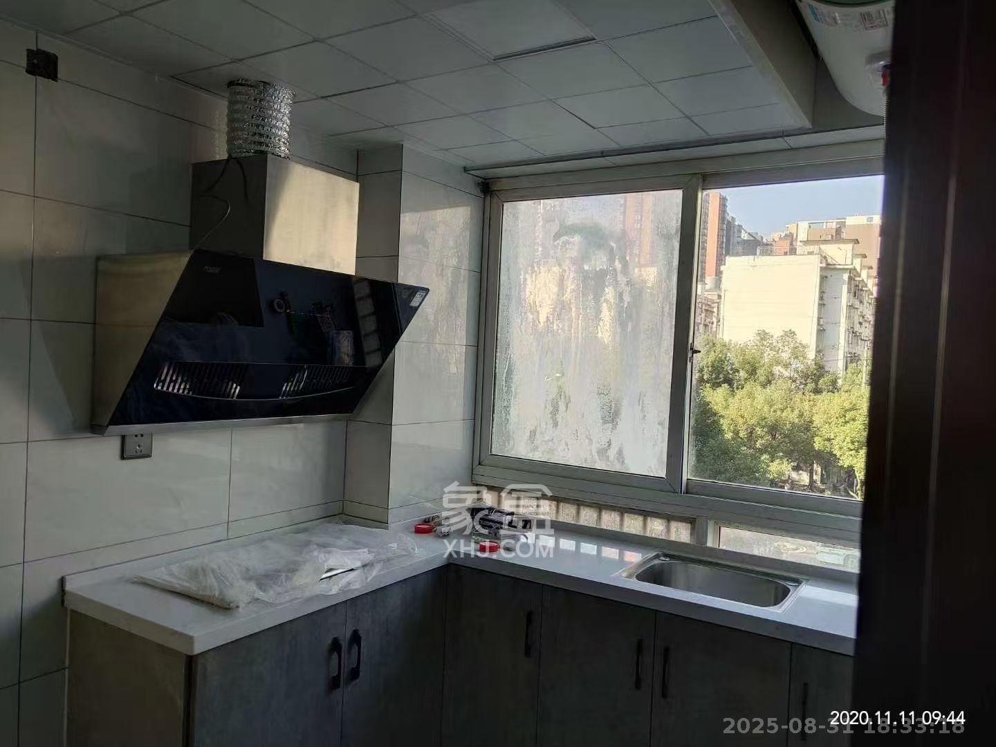 伍家岭生活广场  1室1厅1卫    1400.0元/月 伍家岭生活广场  1室1厅1卫    1400.0元/月室内图