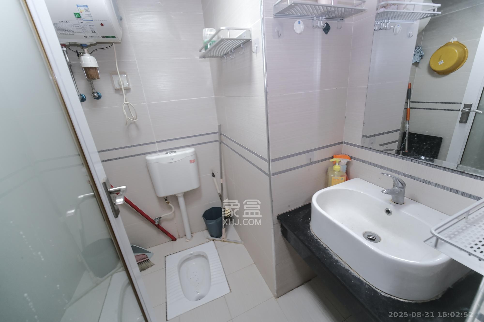 月亮湾草莓街区一、二期  1室1厅1卫    18.0万 月亮湾草莓街区一、二期  1室1厅1卫    18.0万卫生间