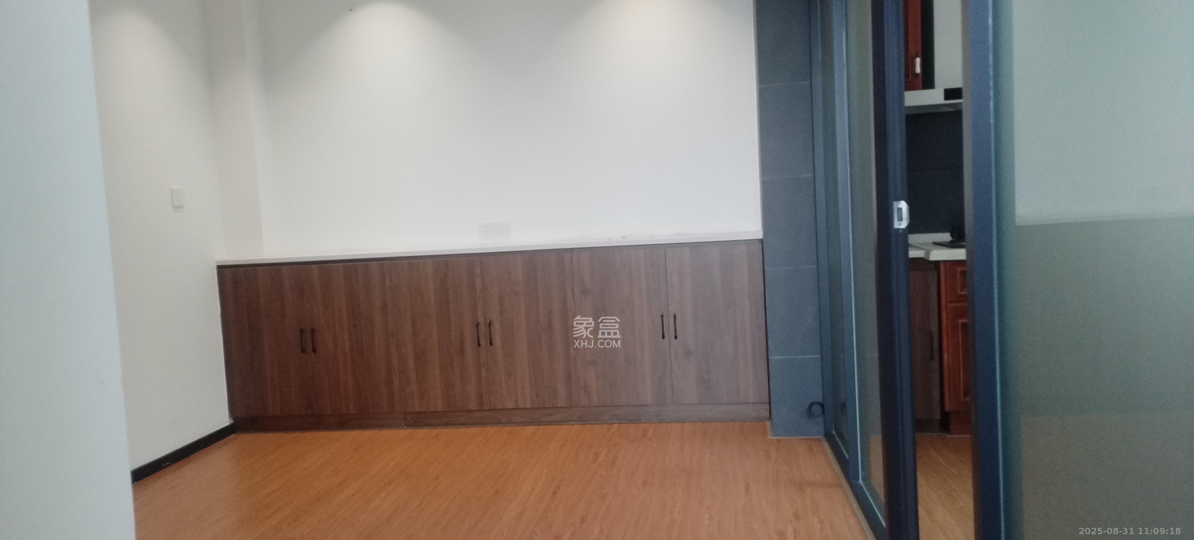 北辰定江洋  3室2厅2卫   8000.00元/月室内图