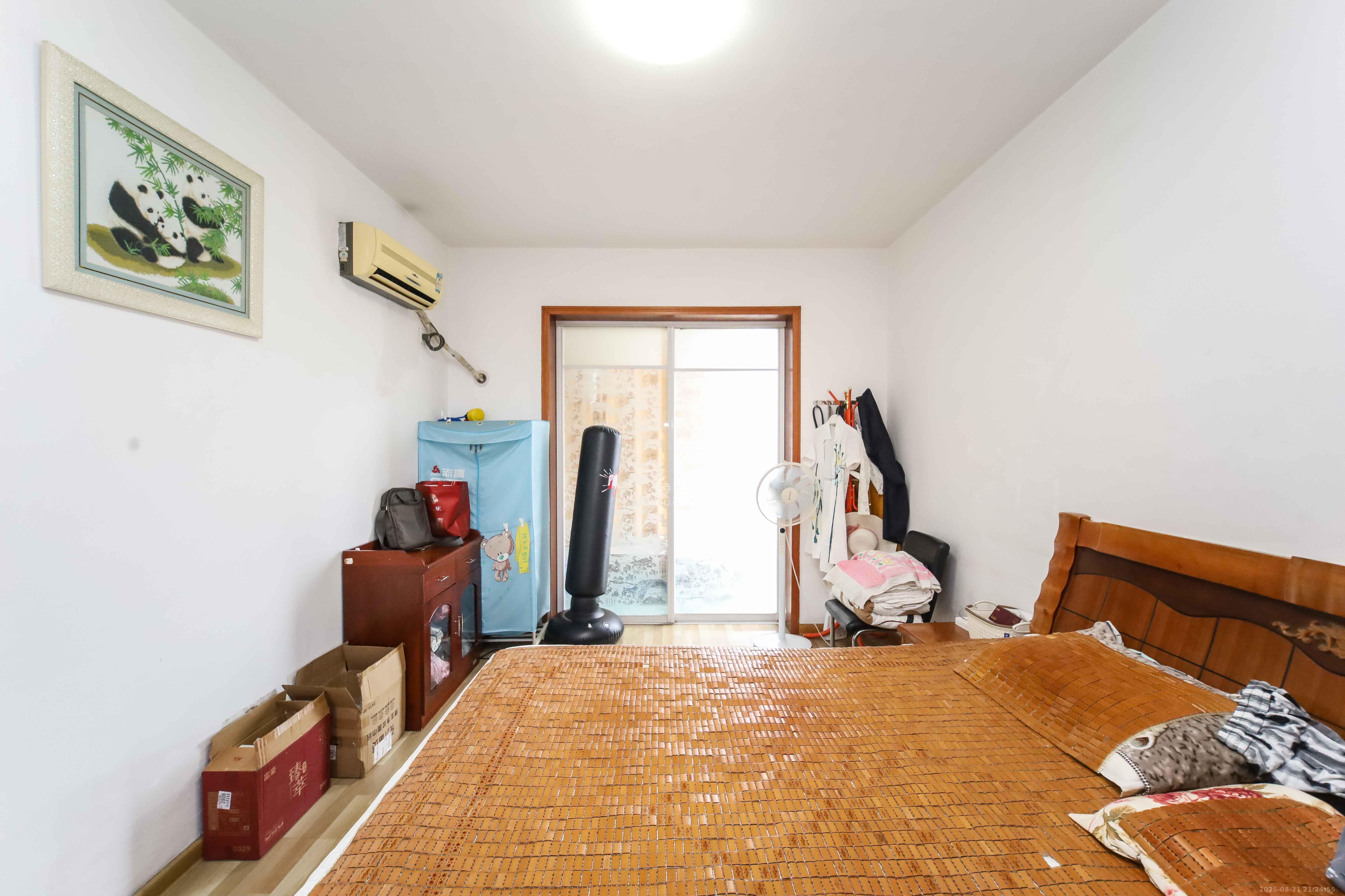 雄踞都市东家  2室2厅1卫    65.0万卧室