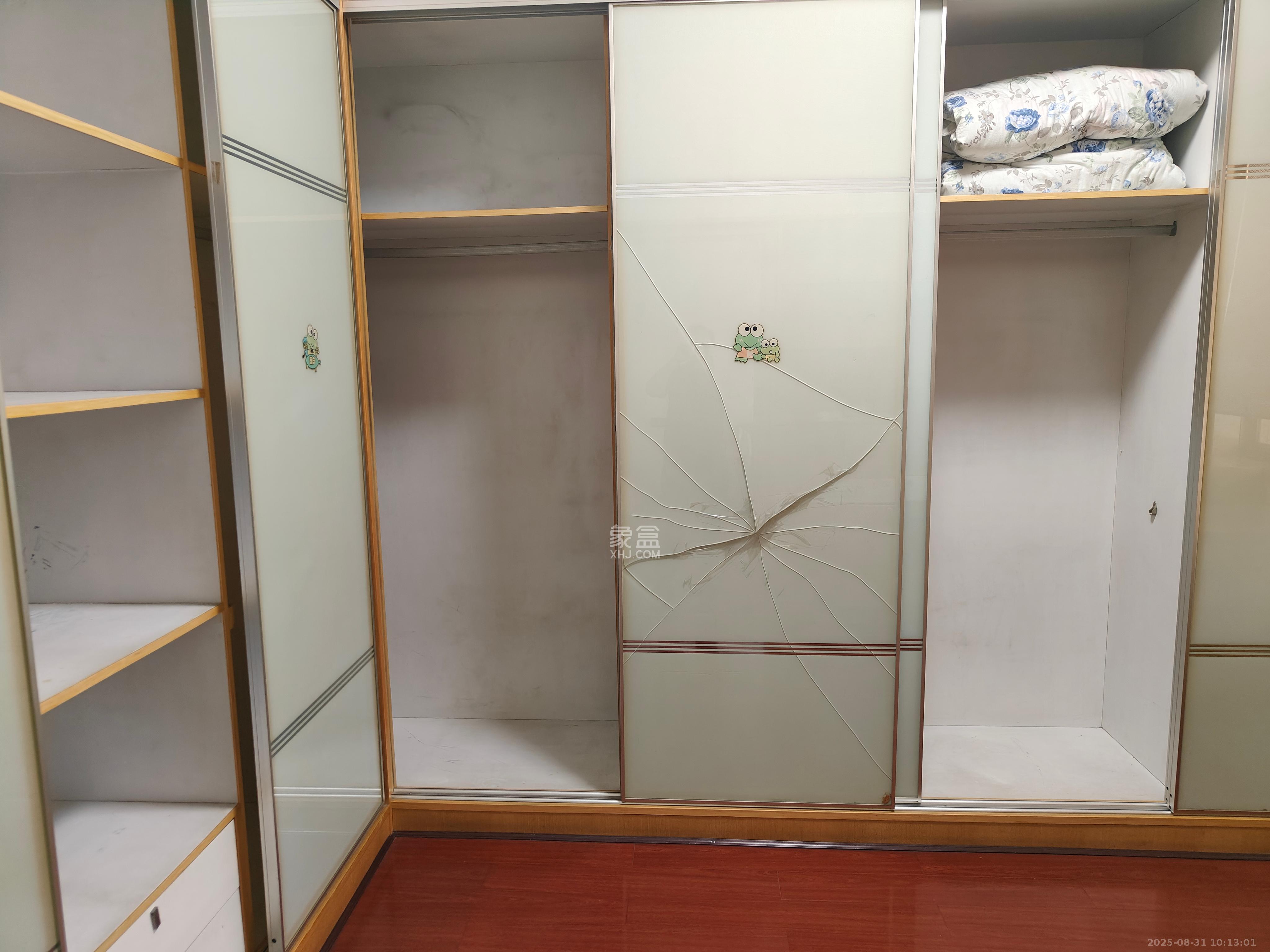 芙蓉公寓  3室2厅2卫   2500.00元/月室内图