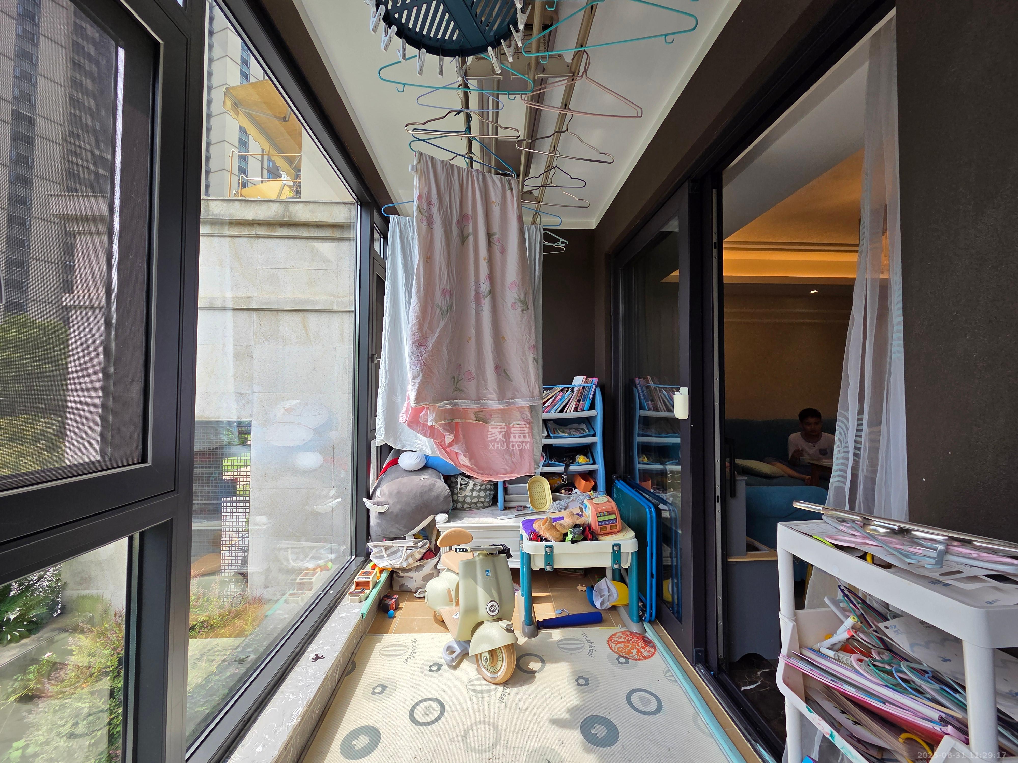 万科里金域国际  4室2厅2卫    8000.0元/月室内图