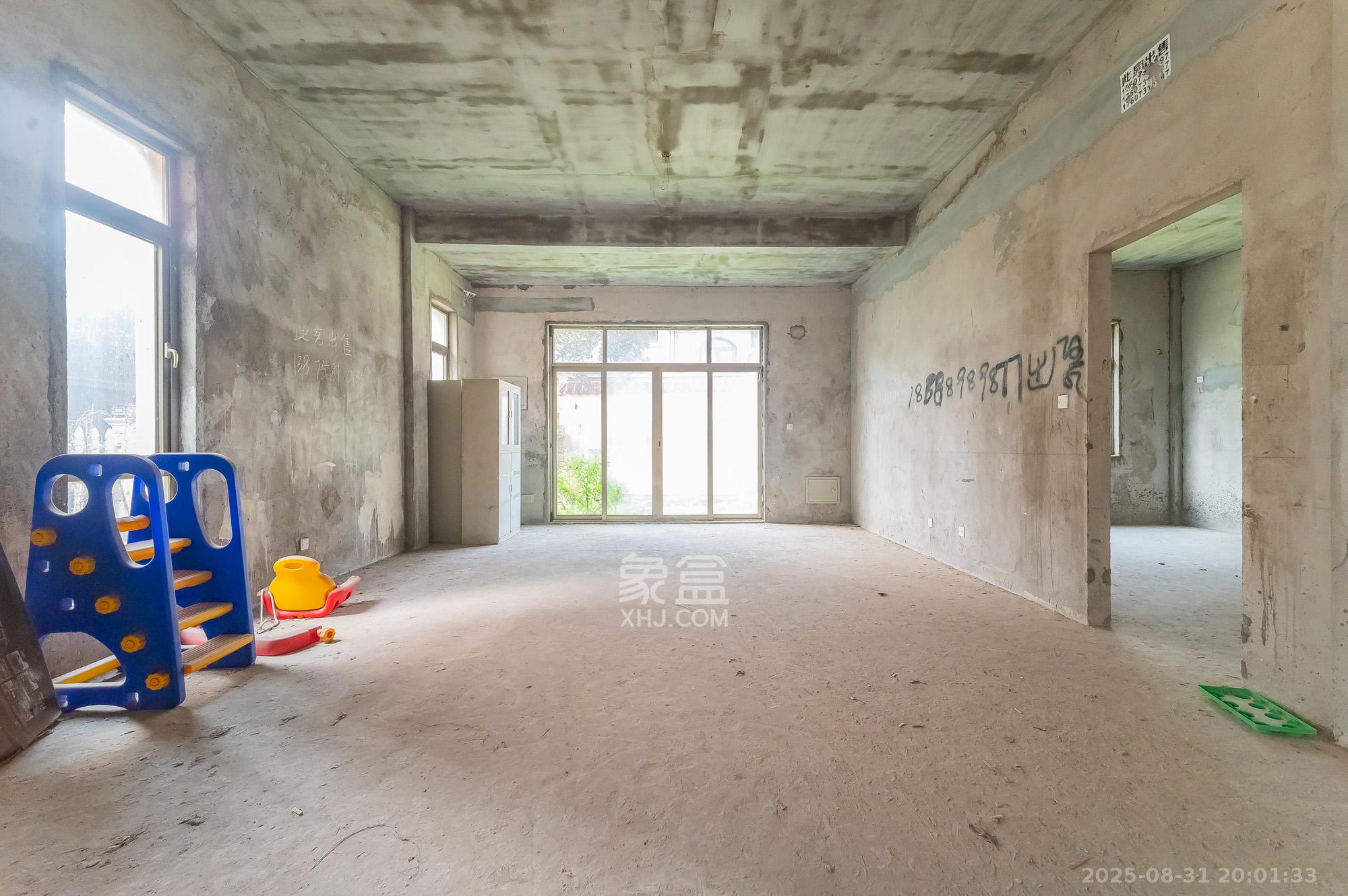 碧桂园威尼斯城  5室2厅3卫    460.0万 碧桂园威尼斯城  5室2厅3卫    460.0万客厅