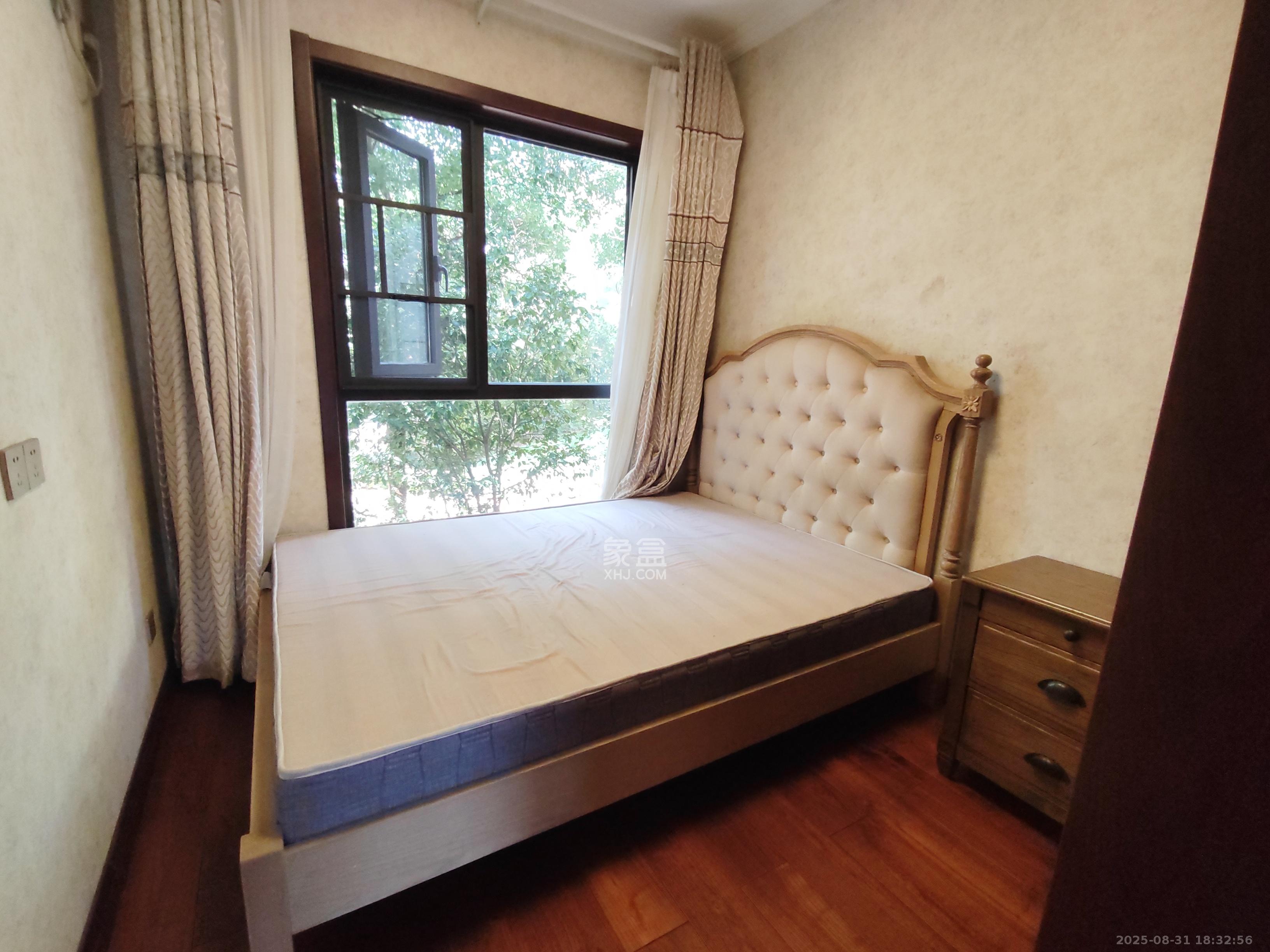 星湖湾一期高层  4室2厅2卫   2800.00元/月室内图