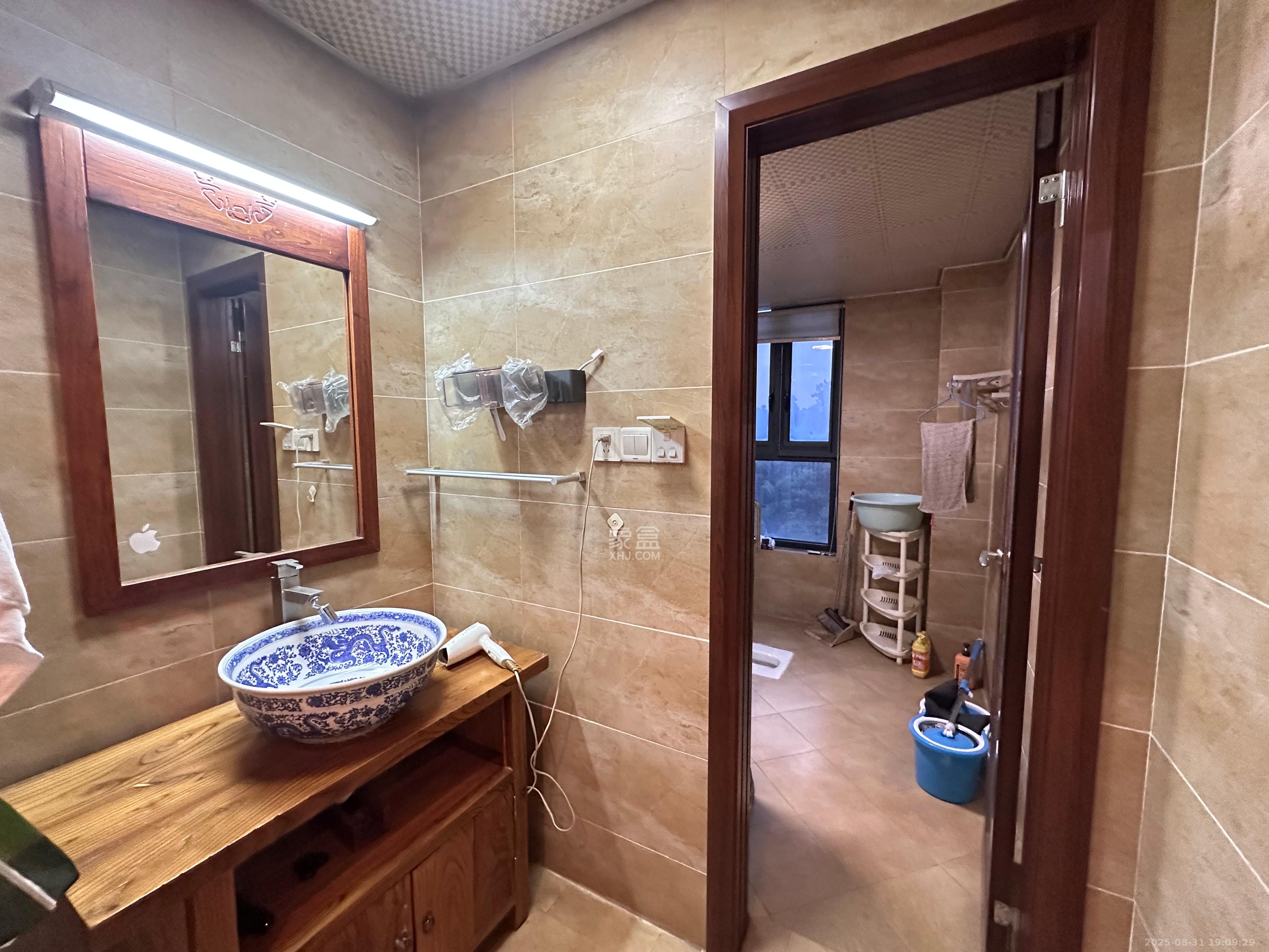 藏珑湖上国际花园 1室0厅0卫 3200.0元/月 藏珑湖上国际花园 1室0厅0卫 3200.0元/月室内图