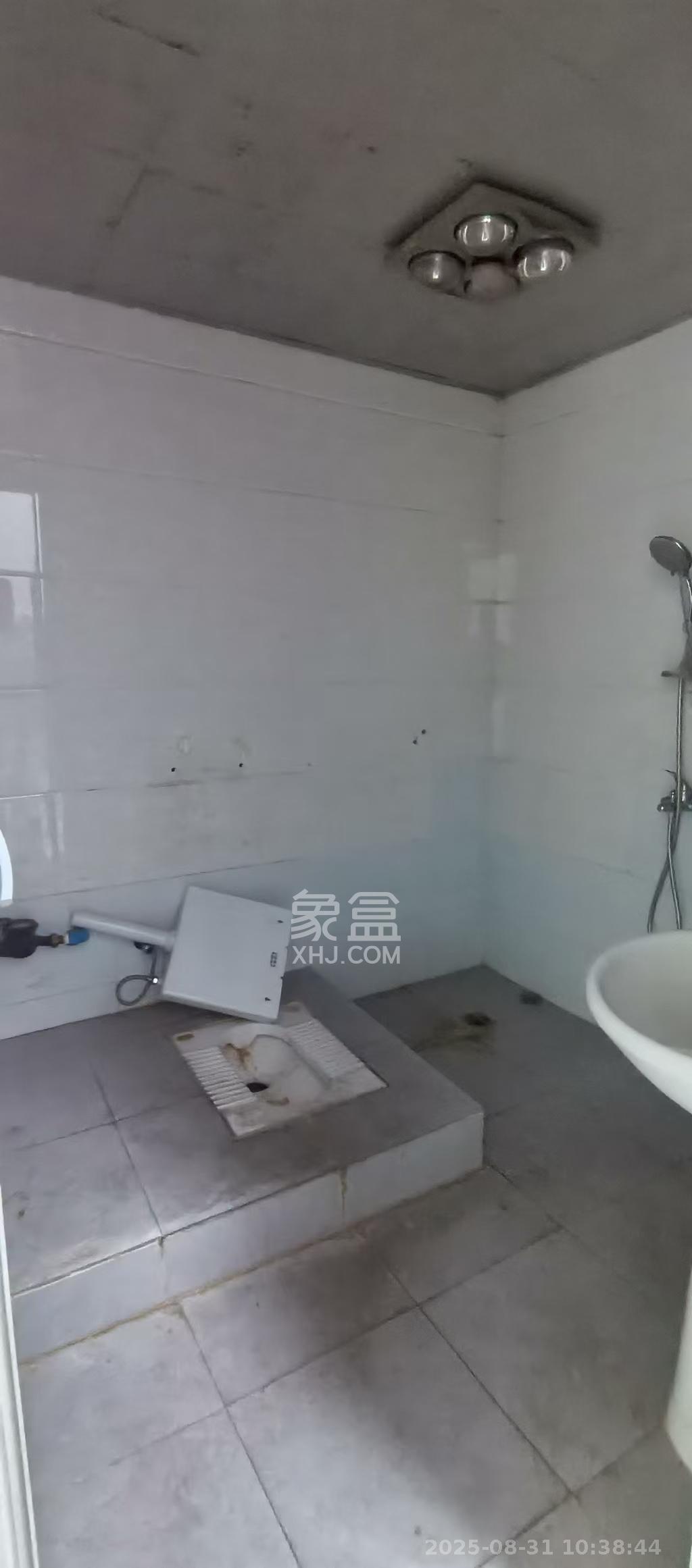 欣胜园  4室2厅2卫    2000.0元/月室内图