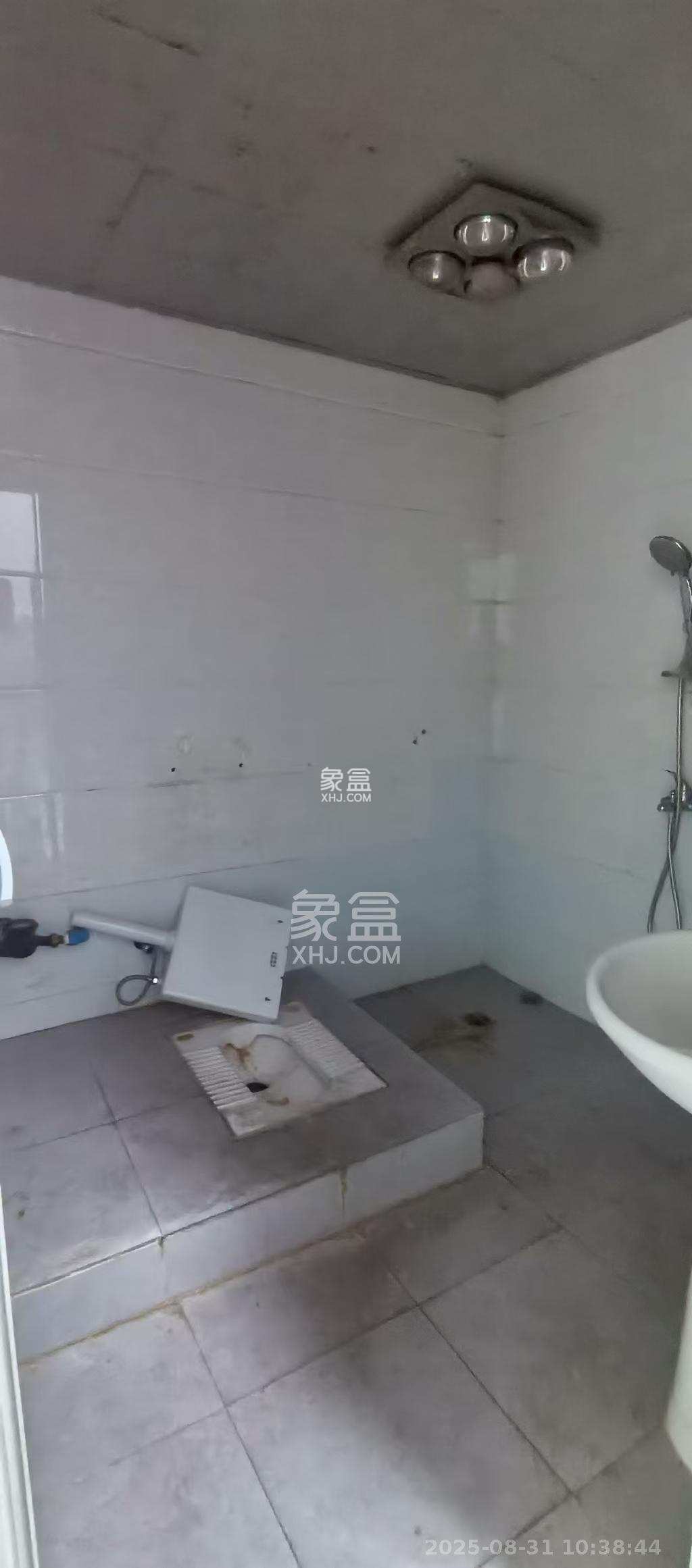 欣胜园  4室2厅2卫    2000.0元/月 欣胜园  4室2厅2卫    2000.0元/月室内图