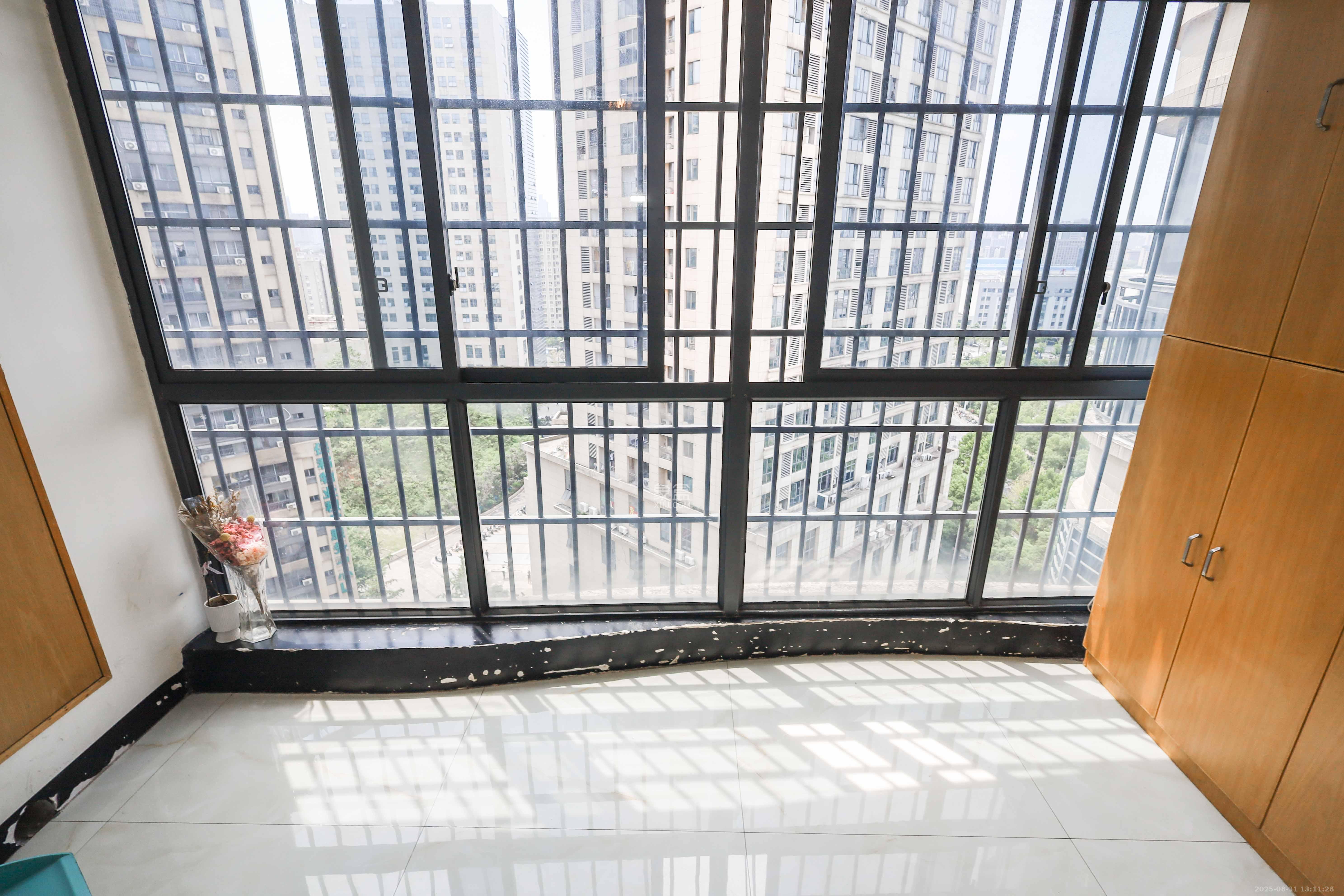 保利麓谷林语C区  3室2厅1卫    89.8万 保利麓谷林语C区  3室2厅1卫    89.8万阳台