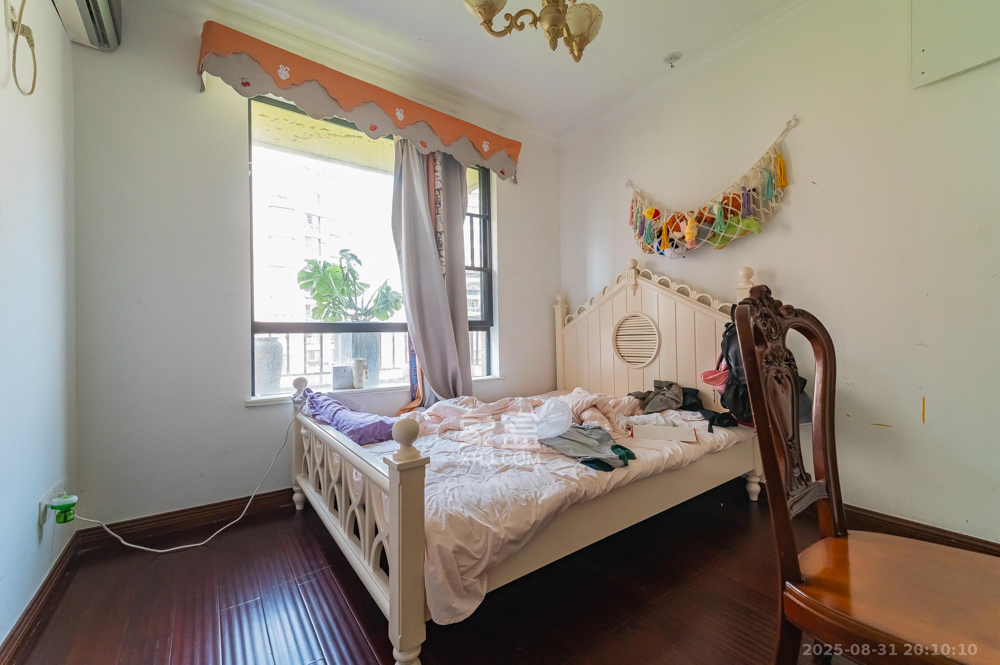 华润凤凰城一期 4室2厅2卫 115.0万 华润凤凰城一期 4室2厅2卫 115.0万卧室