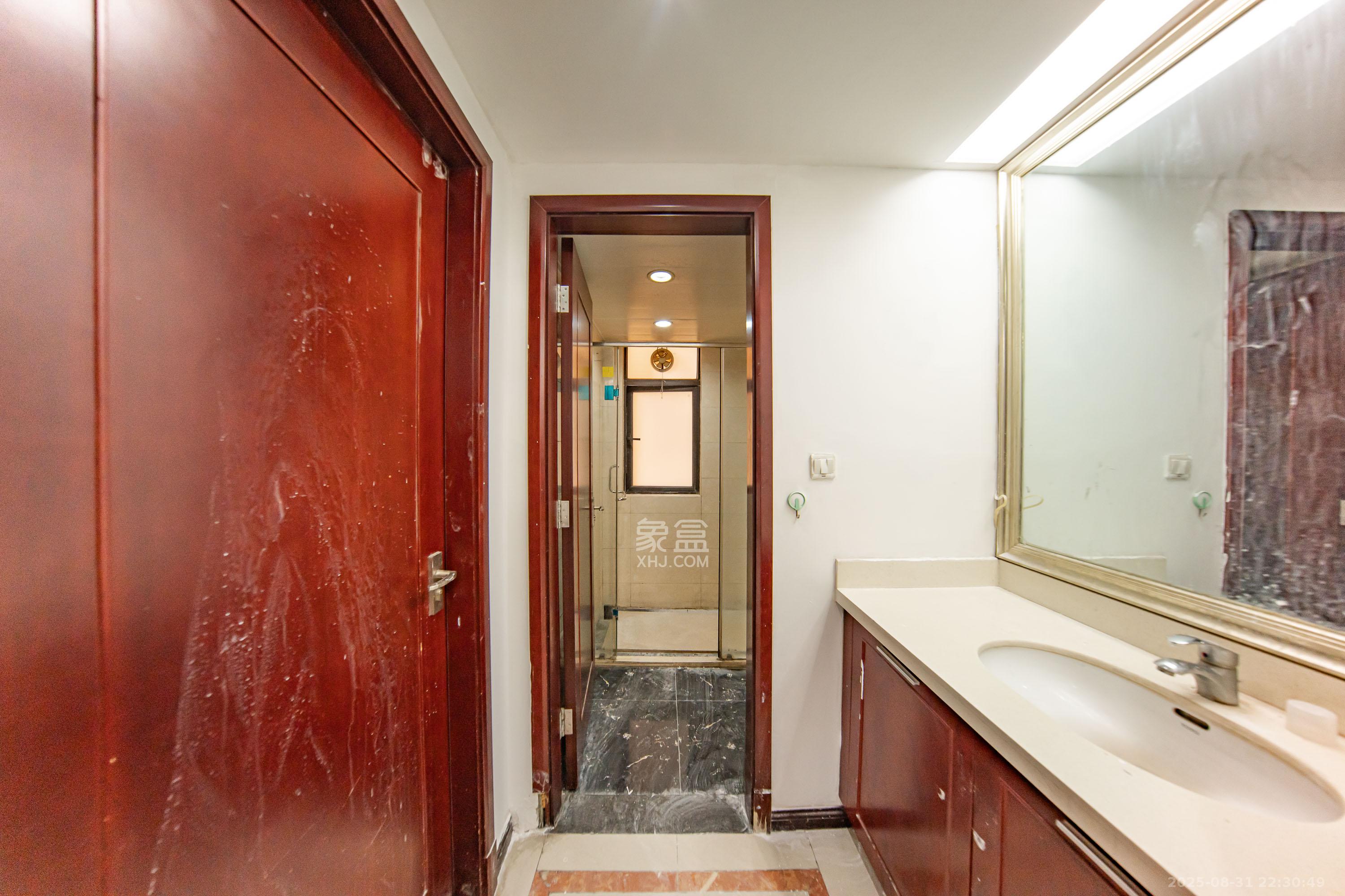 中海国际二期 3室2厅1卫 65.0万 中海国际二期 3室2厅1卫 65.0万卫生间