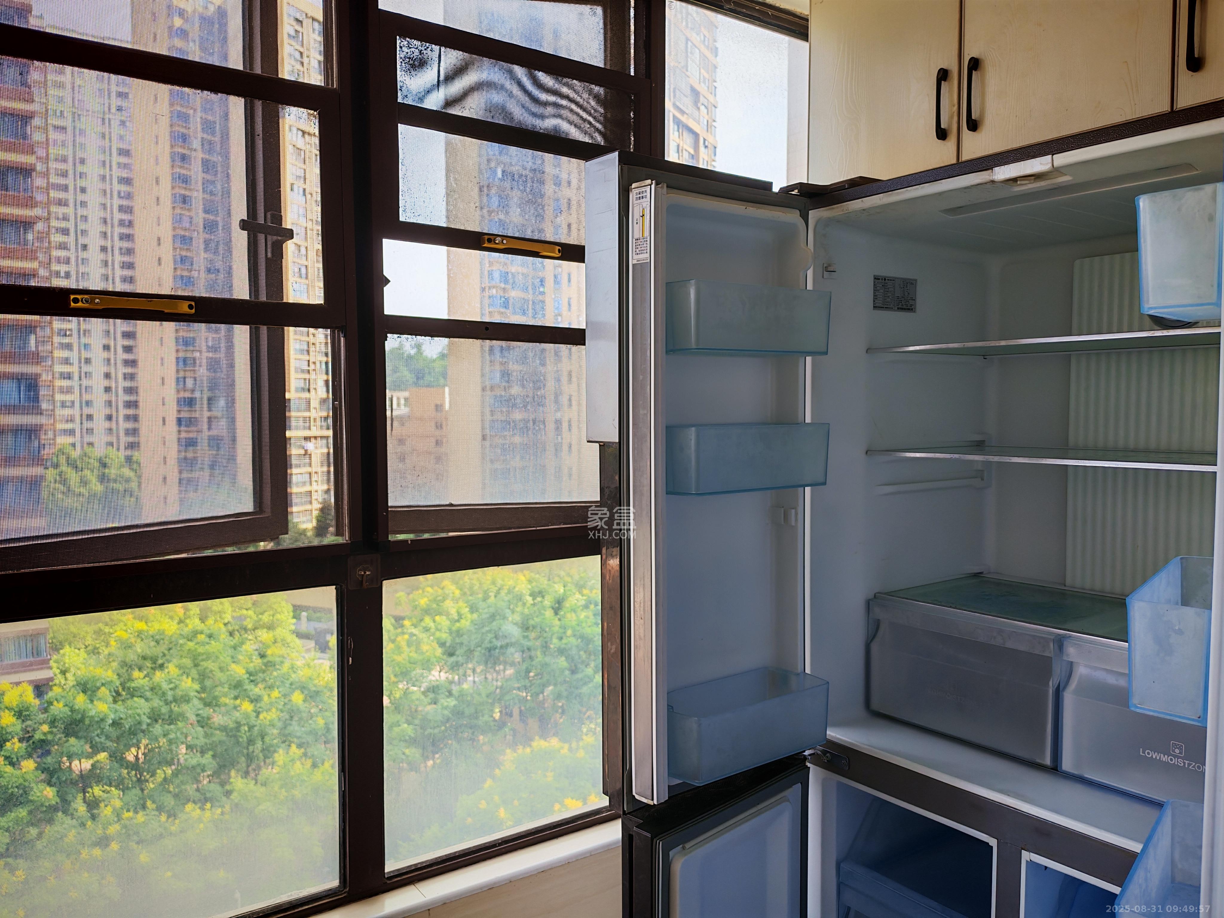 山语城三期  3室2厅2卫    2600.0元/月 山语城三期  3室2厅2卫    2600.0元/月室内图