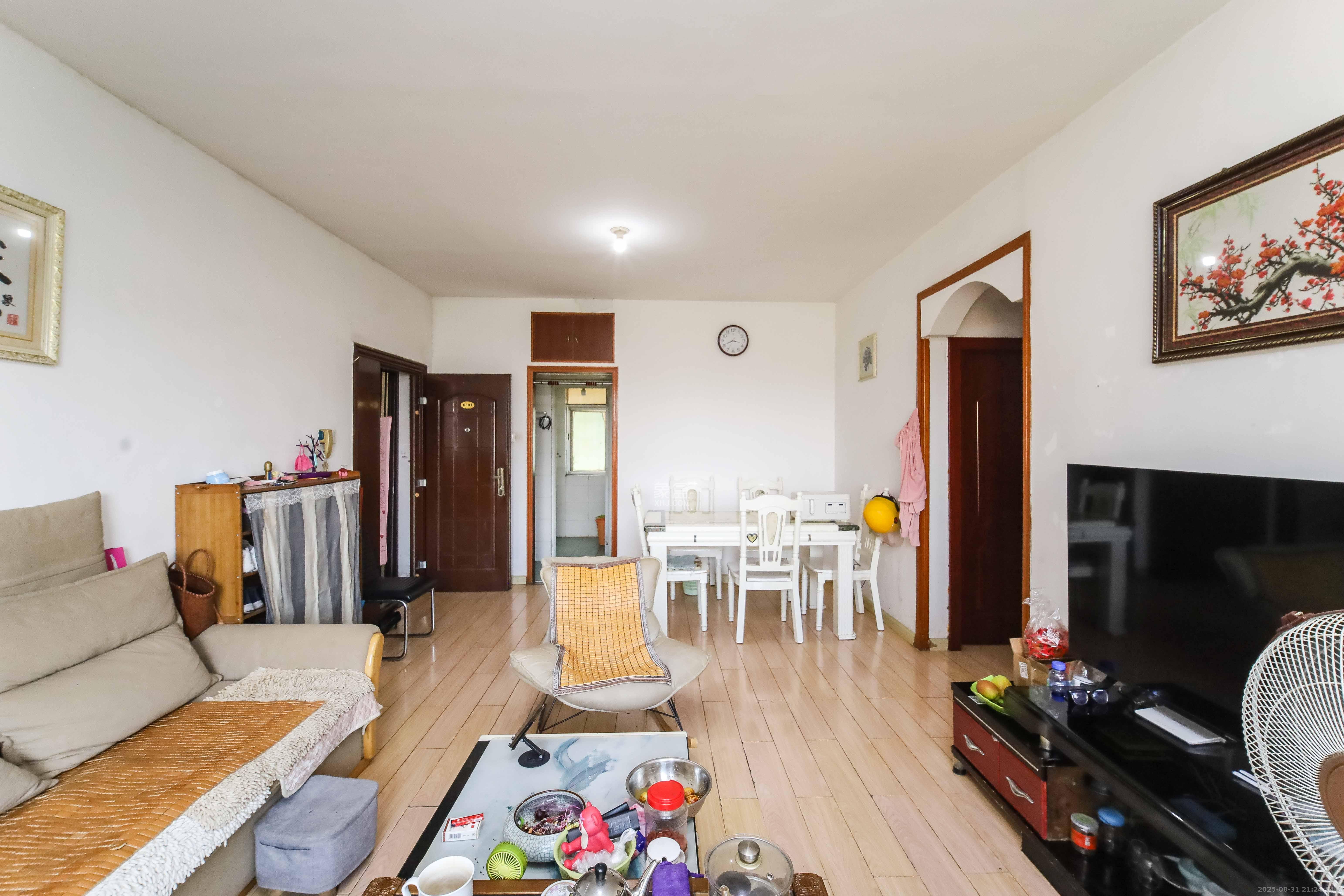 雄踞都市东家  2室2厅1卫    65.0万客厅