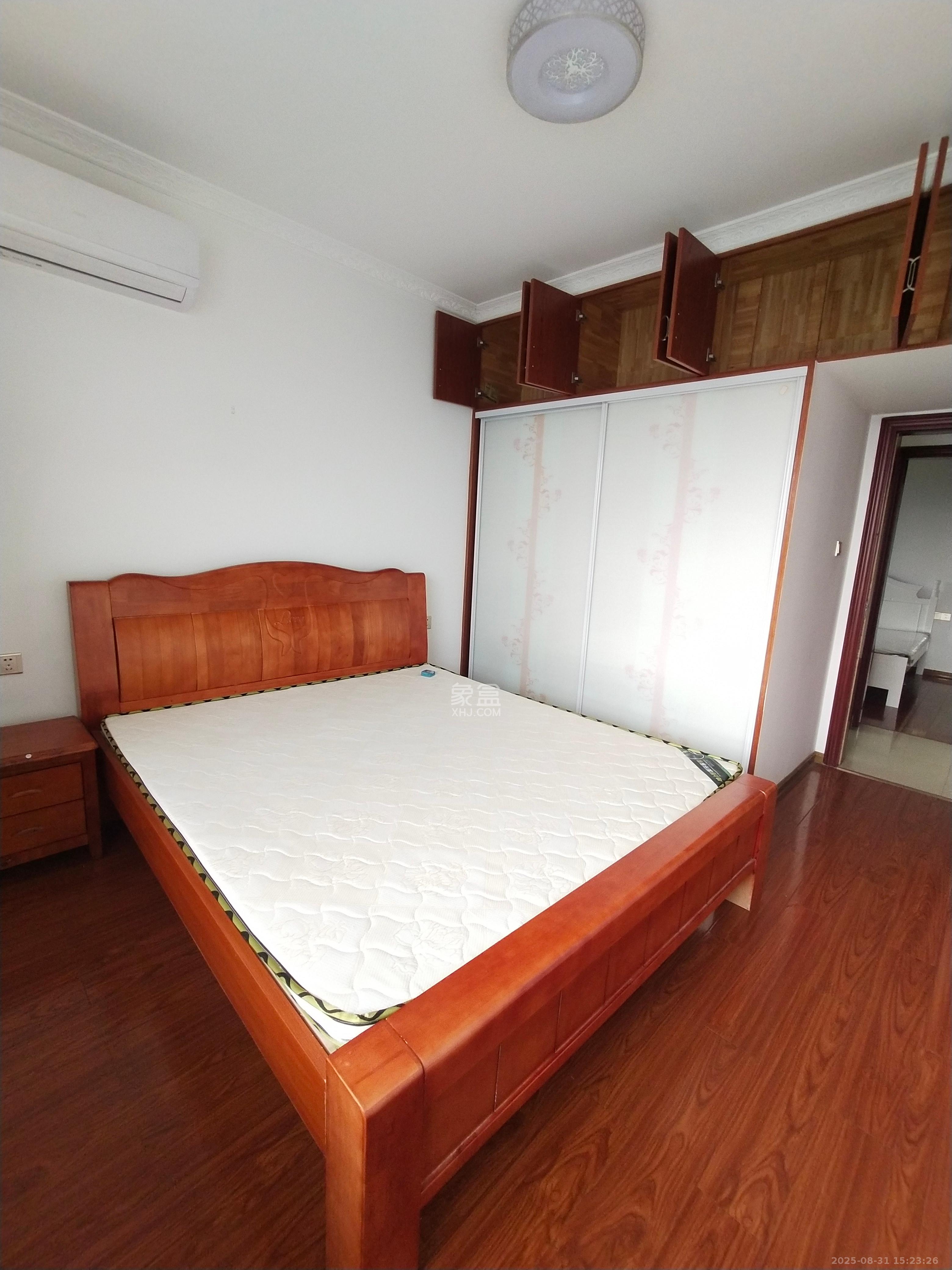 地华梅溪湖畔  1室2厅1卫    1200.0元/月 地华梅溪湖畔  1室2厅1卫    1200.0元/月室内图