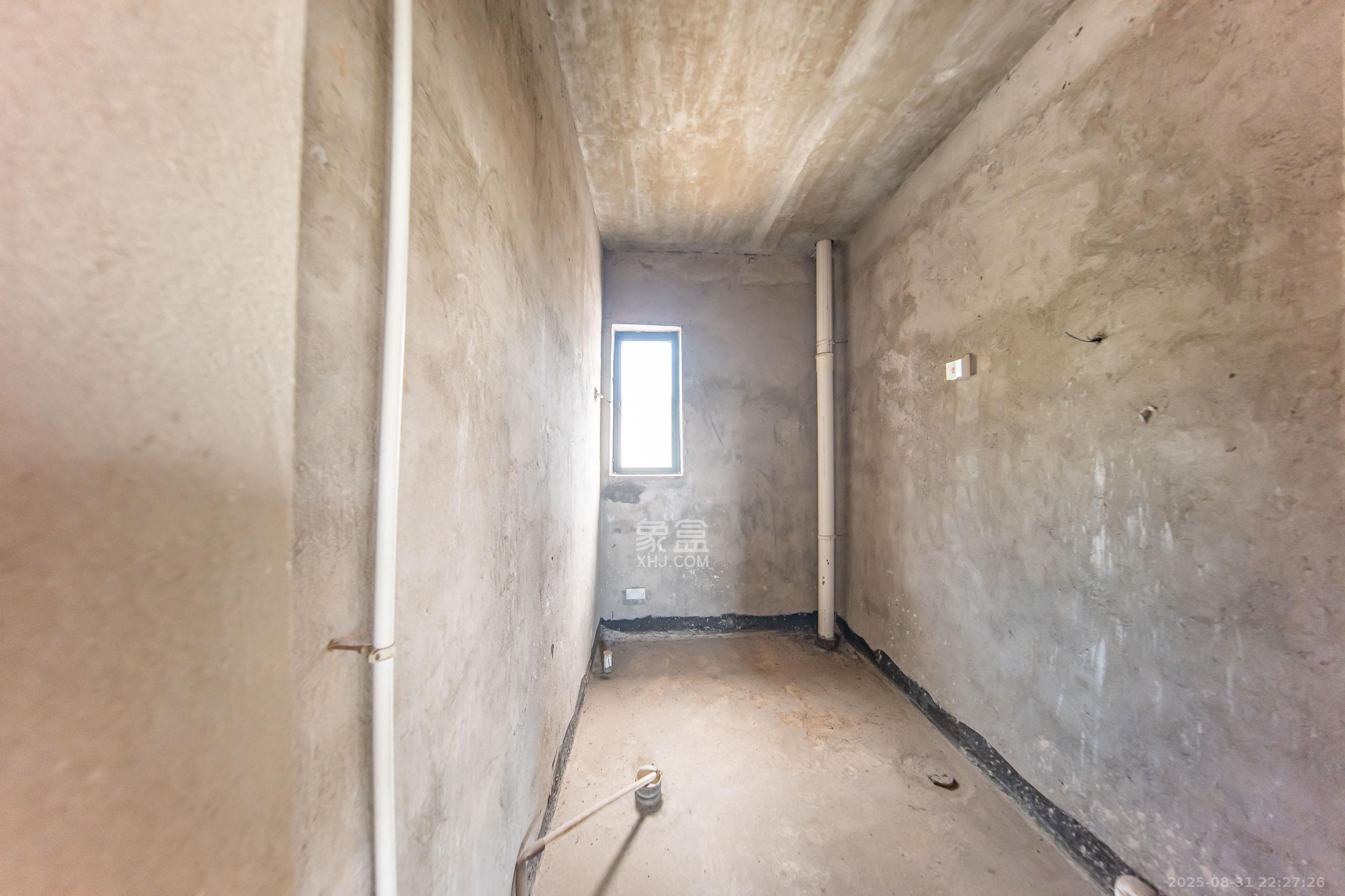 卓越麓山别墅(麓山峰境产权麓山花苑)  4室2厅3卫    208.0万 卓越麓山别墅(麓山峰境产权麓山花苑)  4室2厅3卫    208.0万卫生间