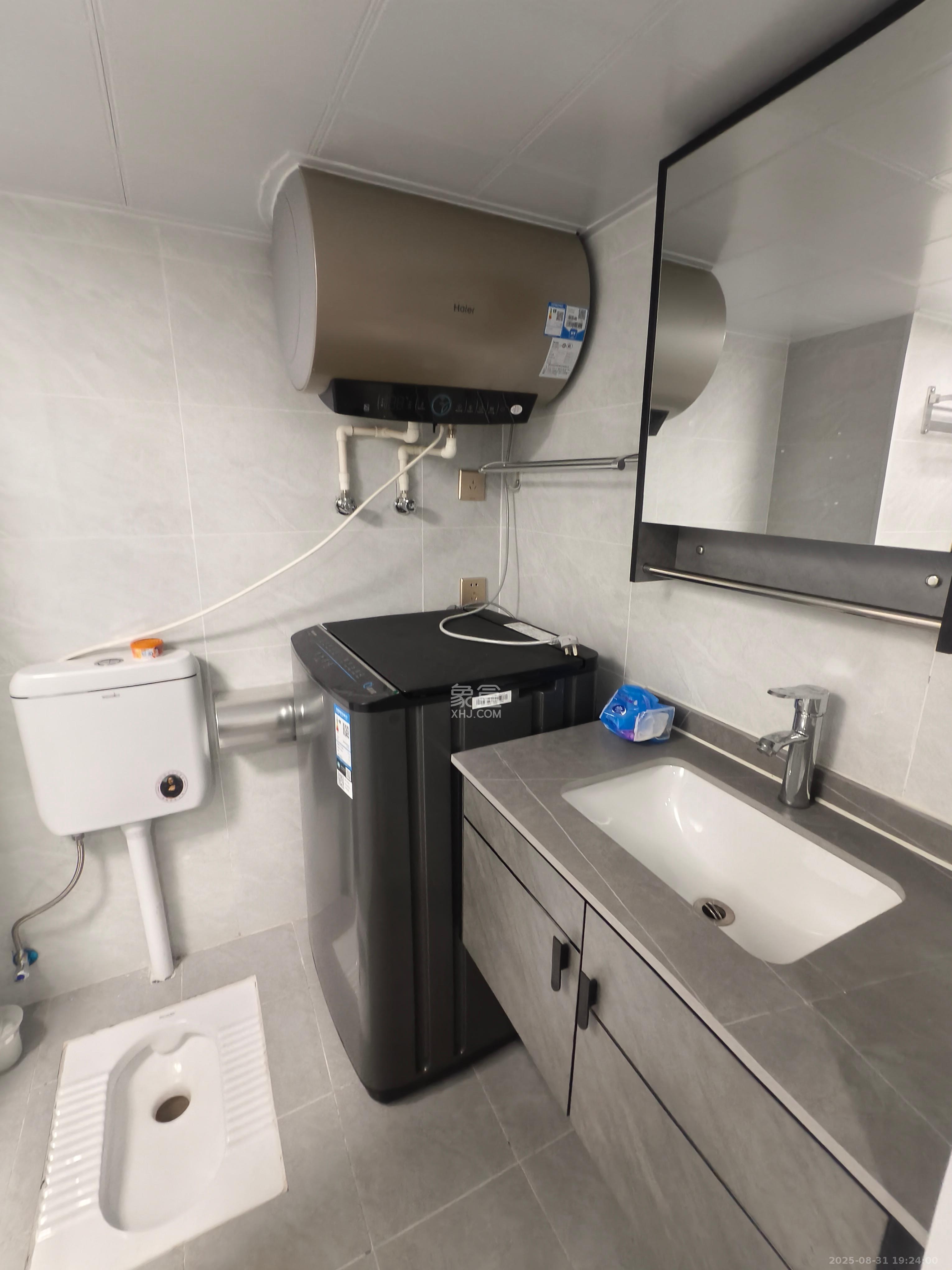 绿地V岛  2室1厅1卫    2300.0元/月 绿地V岛  2室1厅1卫    2300.0元/月室内图