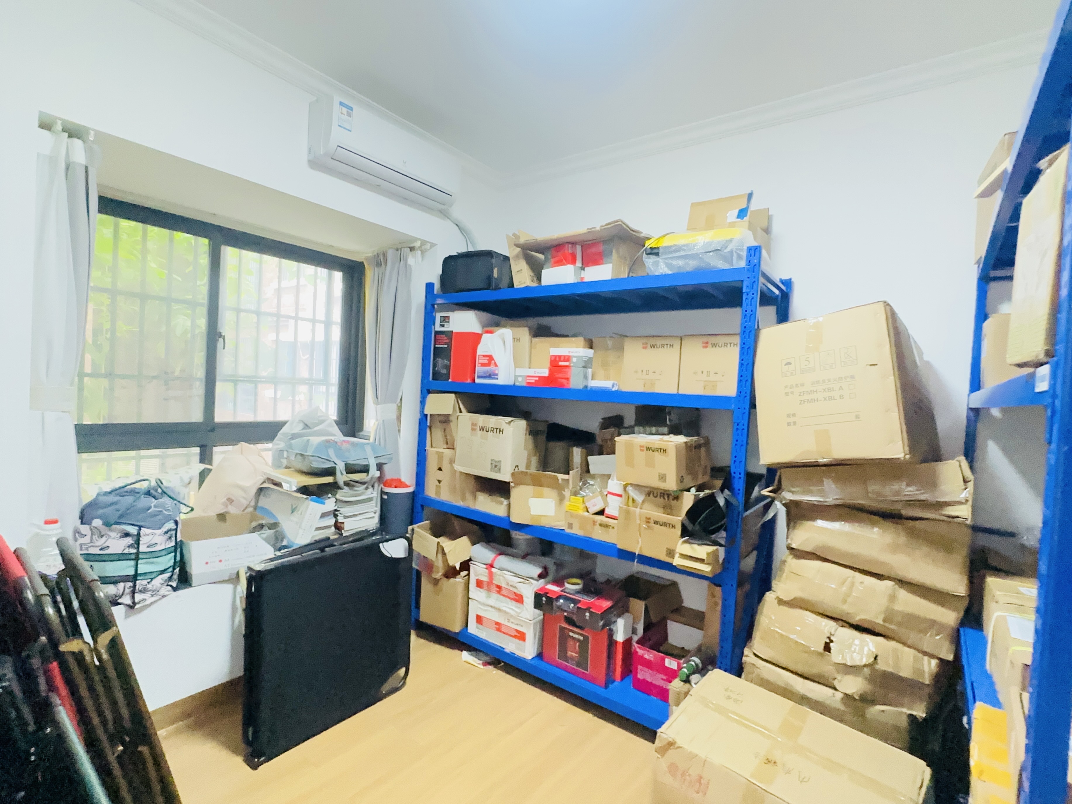 海秀花园  3室2厅1卫    188.0万客厅