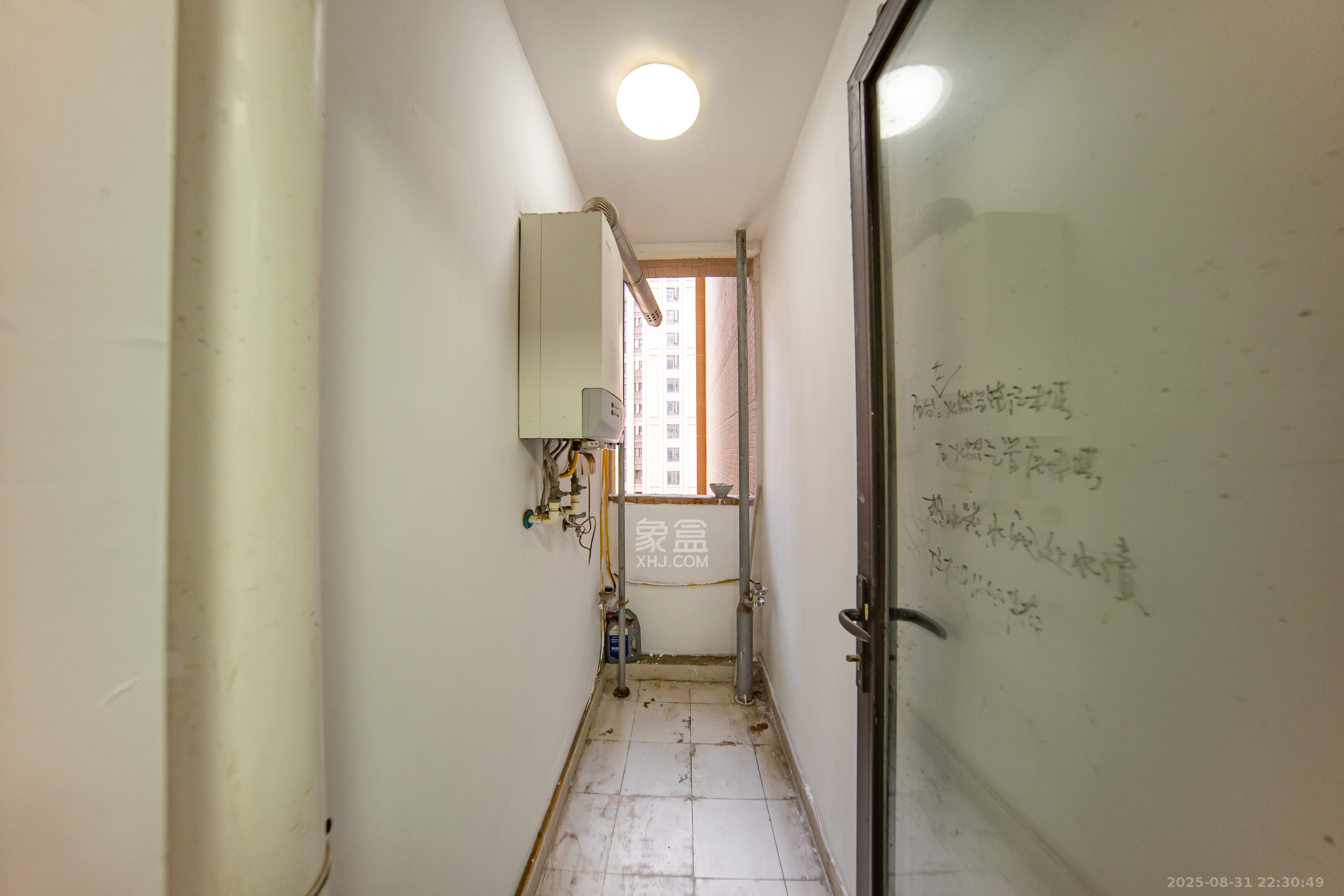 中海国际二期 3室2厅1卫 65.0万 中海国际二期 3室2厅1卫 65.0万阳台