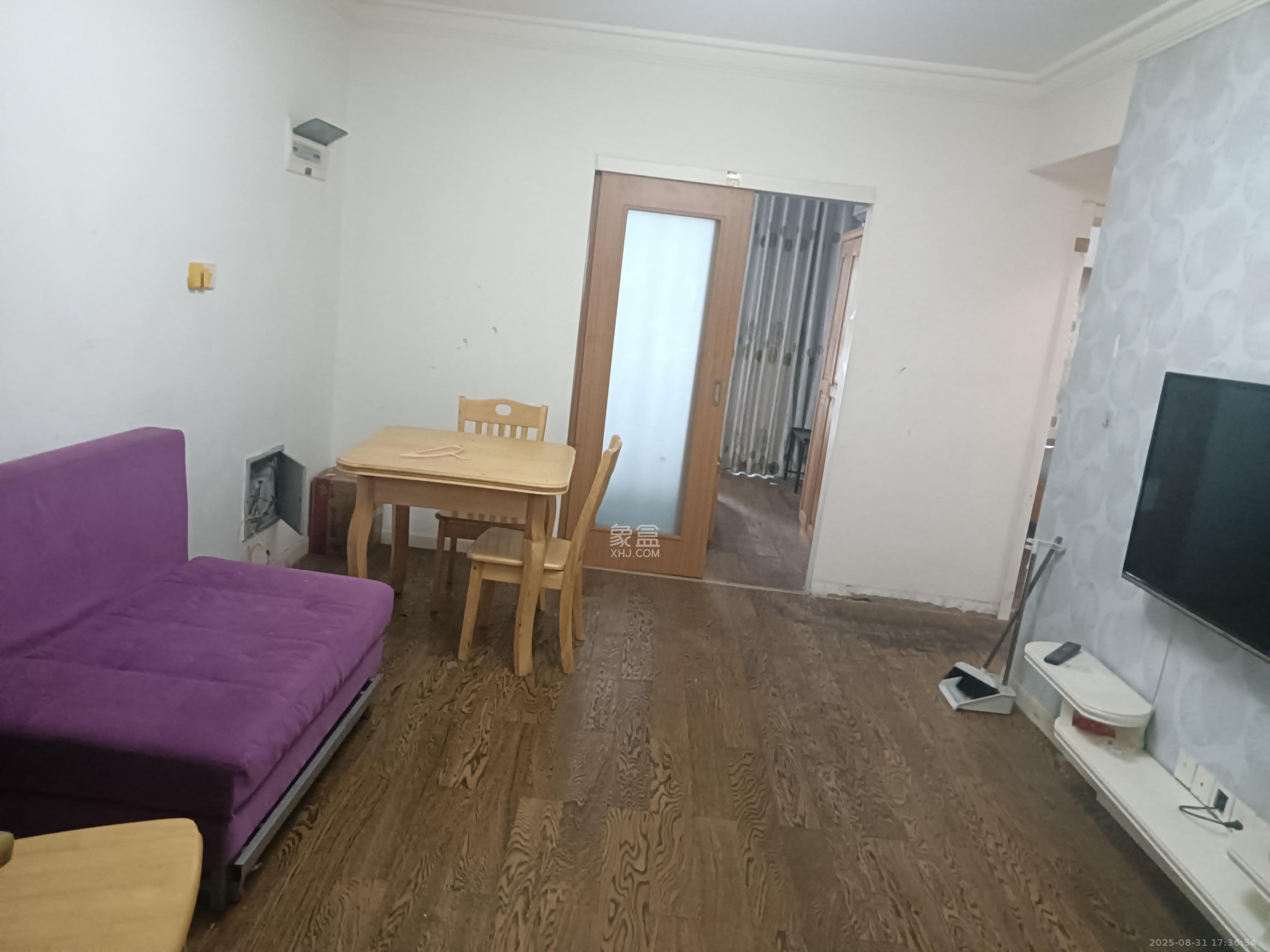 绿地中央广场  2室2厅1卫    2300.0元/月室内图