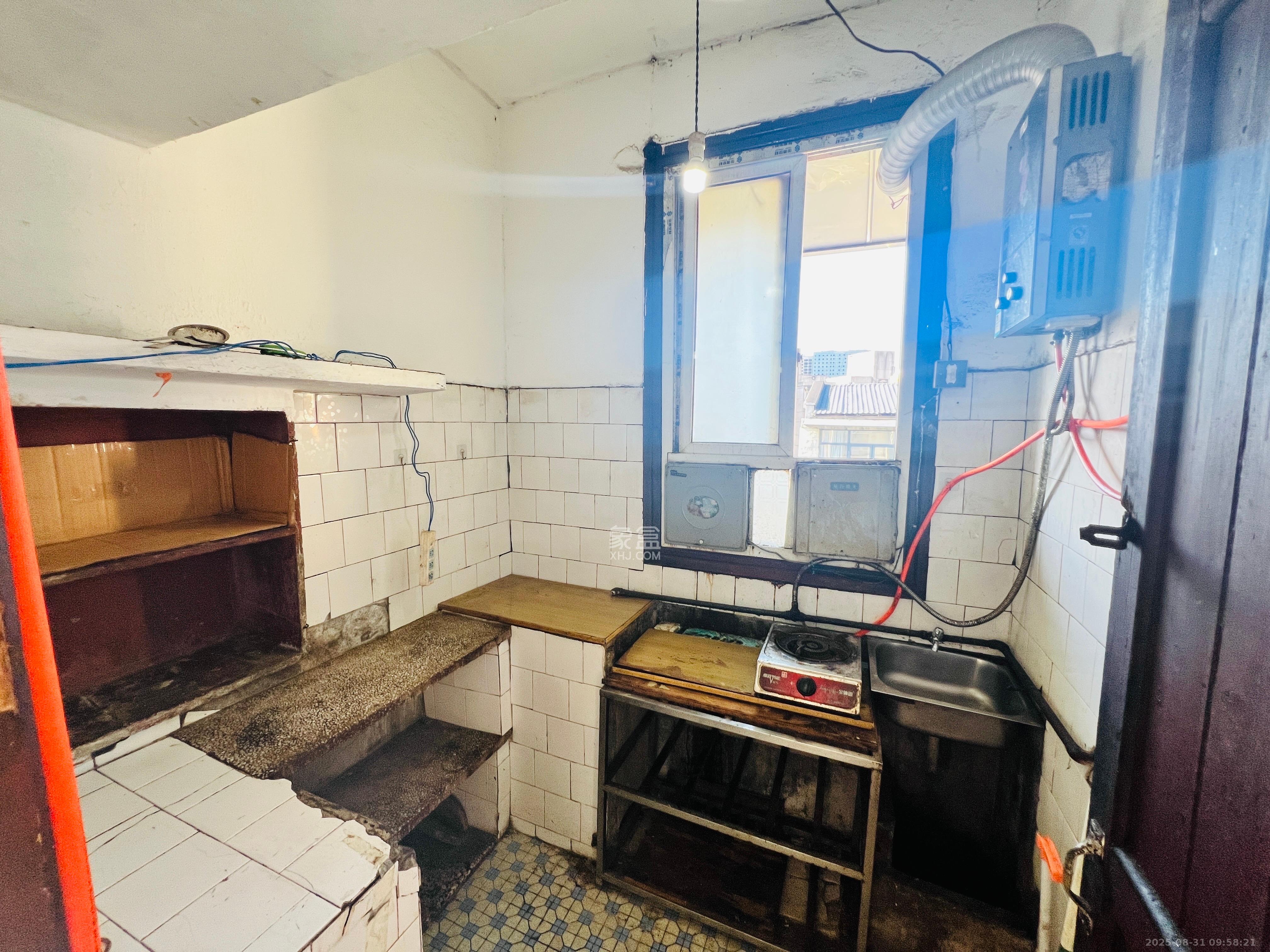 解放四村石子冲  2室1厅1卫    900.0元/月 解放四村石子冲  2室1厅1卫    900.0元/月室内图