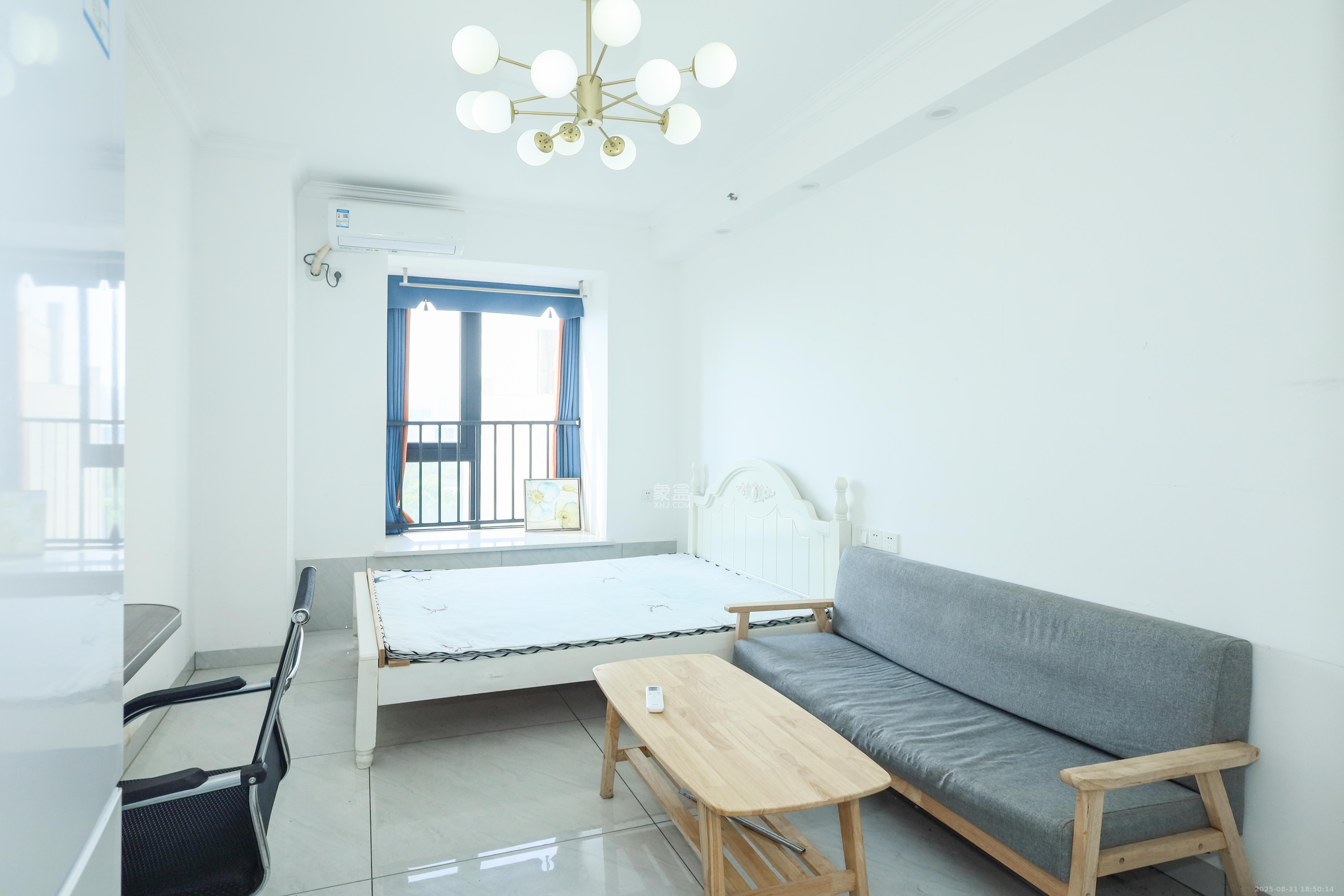 保利麓谷林语I区  1室1厅1卫    24.0万客厅