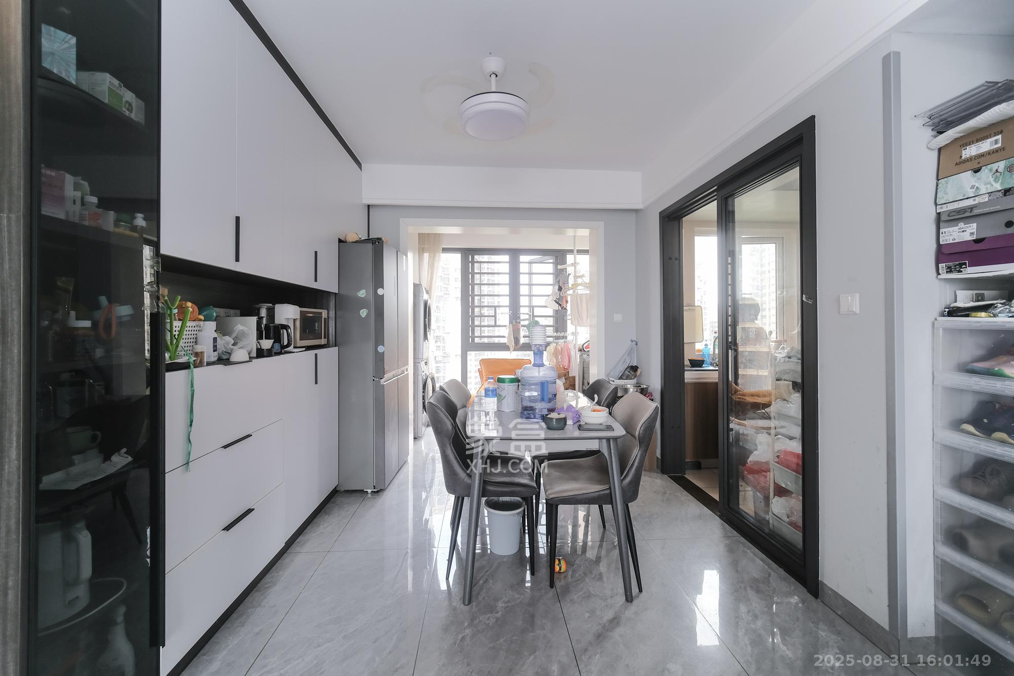 保利香槟国际 4室2厅2卫 110.0万 保利香槟国际 4室2厅2卫 110.0万客厅