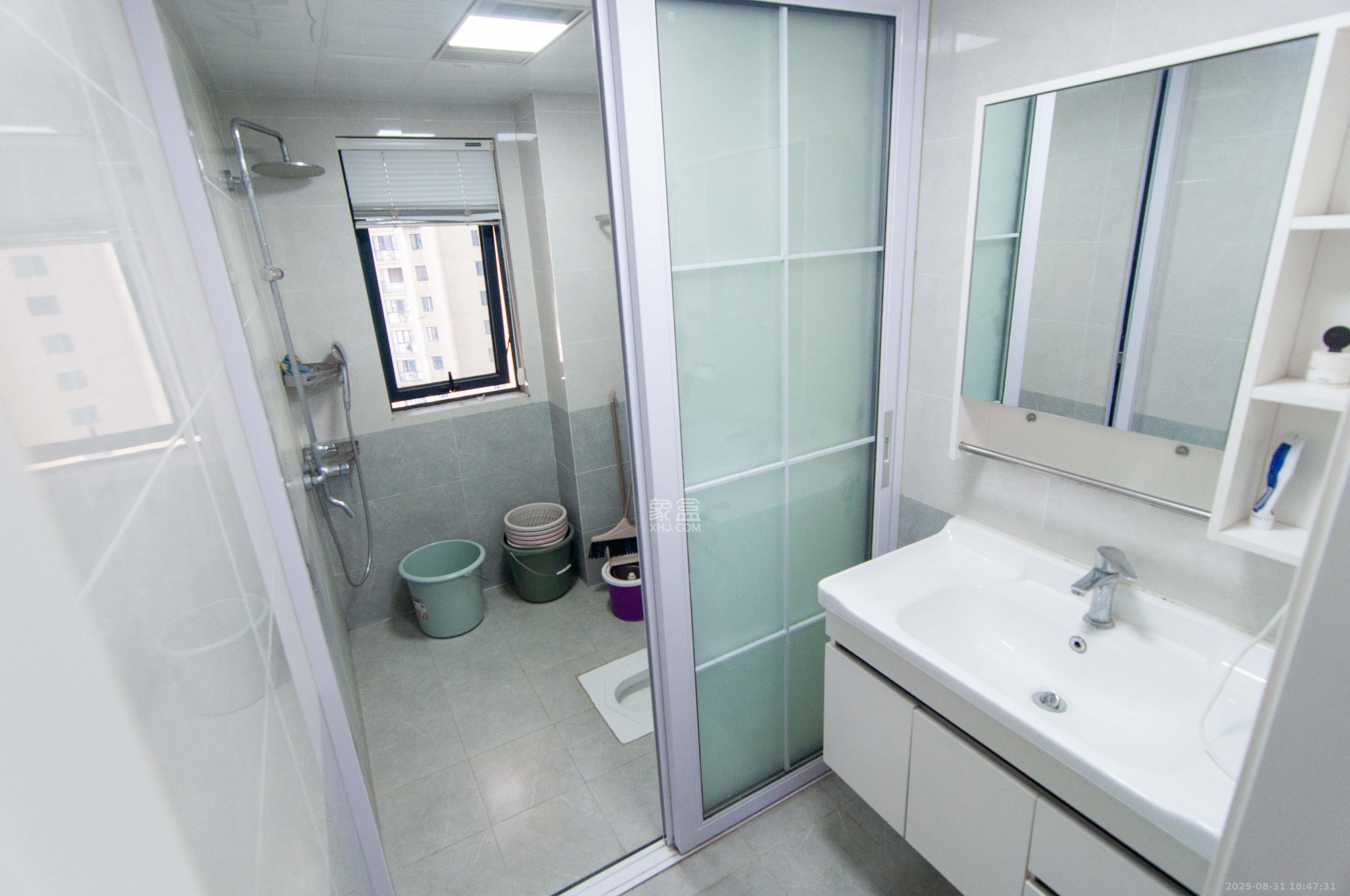 中建梅溪湖中心  4室2厅2卫    188.0万卫生间