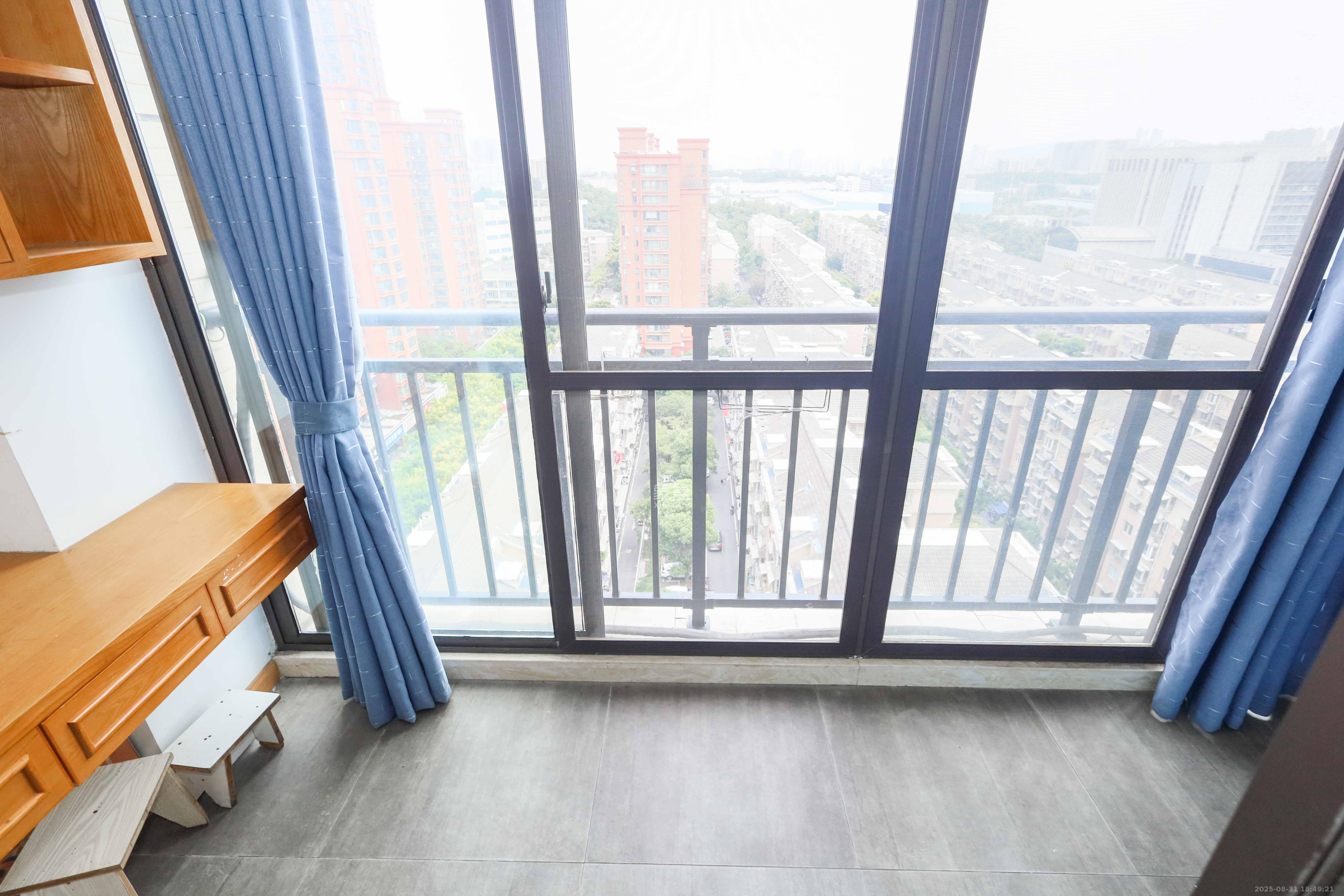 麓谷星辰  2室1厅1卫    72.0万 麓谷星辰  2室1厅1卫    72.0万阳台