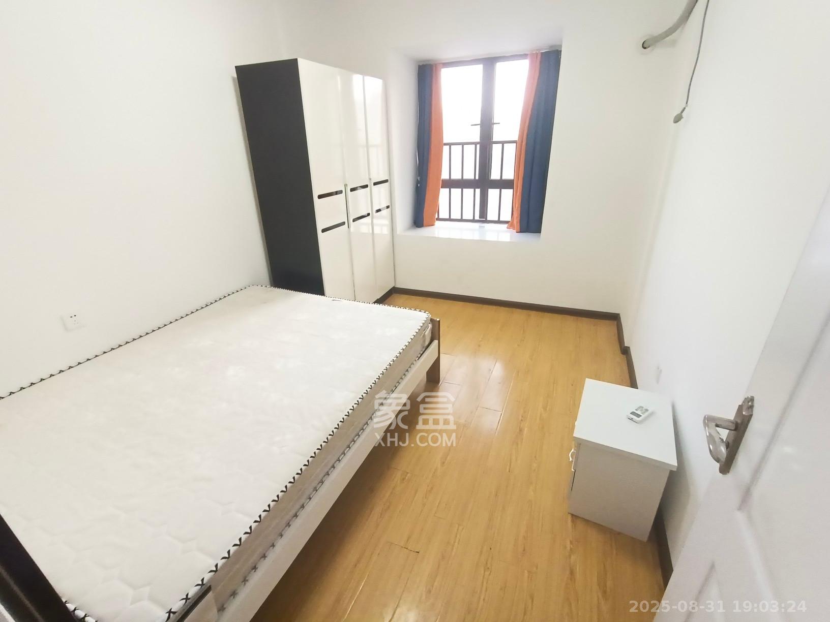 中交中央公园D1区  4室2厅2卫   3000.00元/月室内图