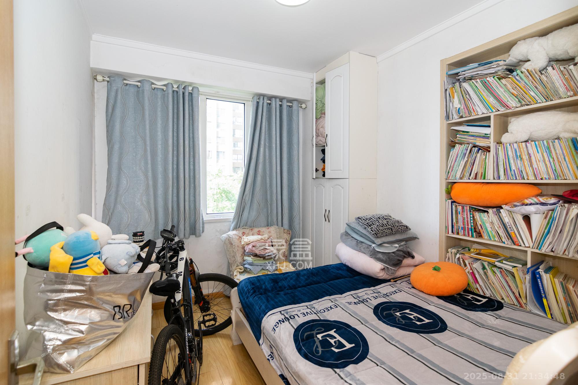 金地三千府(金地湖山樾、金地自在城)  3室2厅1卫    58.8万 金地三千府(金地湖山樾、金地自在城)  3室2厅1卫    58.8万卧室