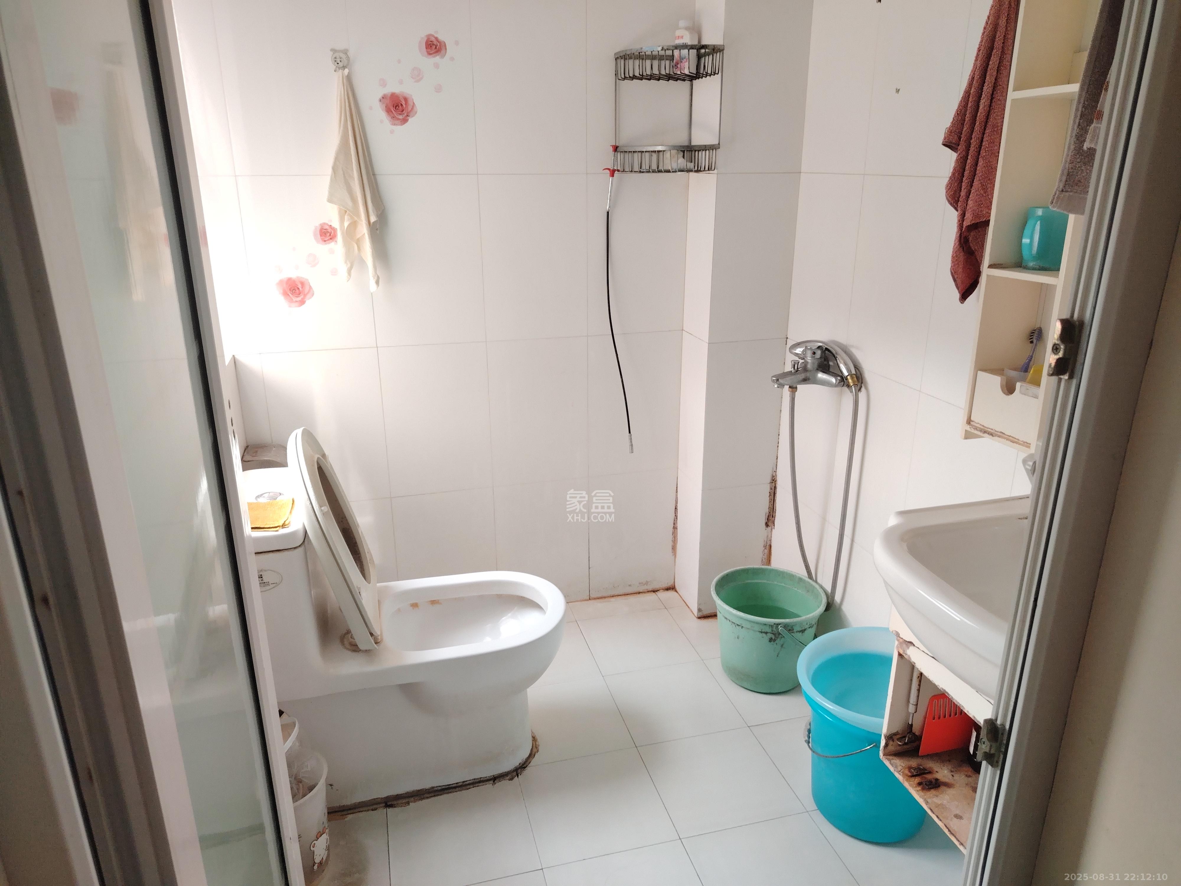 山水庭院 3室2厅2卫 2200.0元/月 山水庭院 3室2厅2卫 2200.0元/月室内图