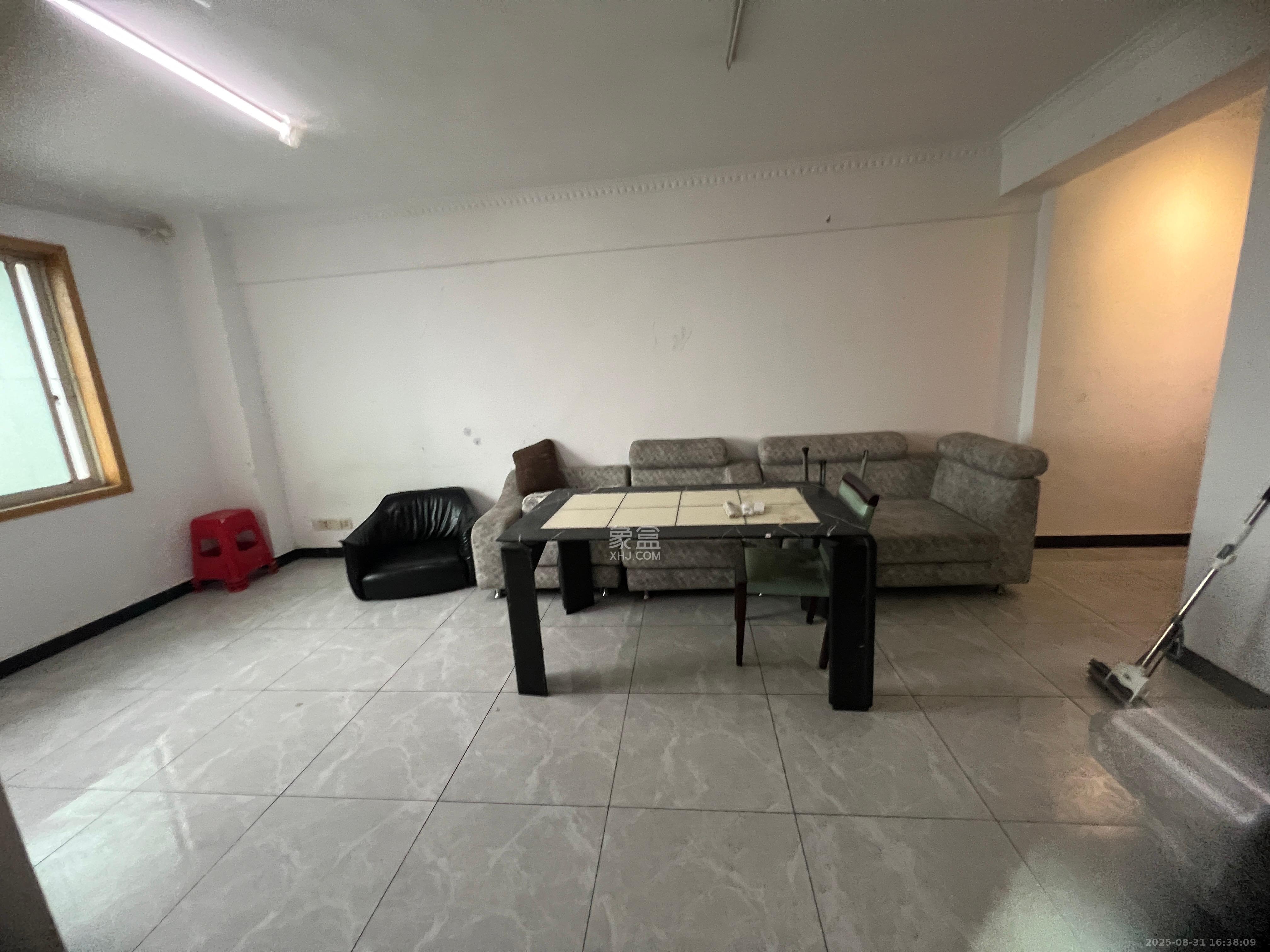 都市先锋  3室1厅1卫    2500.0元/月 都市先锋  3室1厅1卫    2500.0元/月