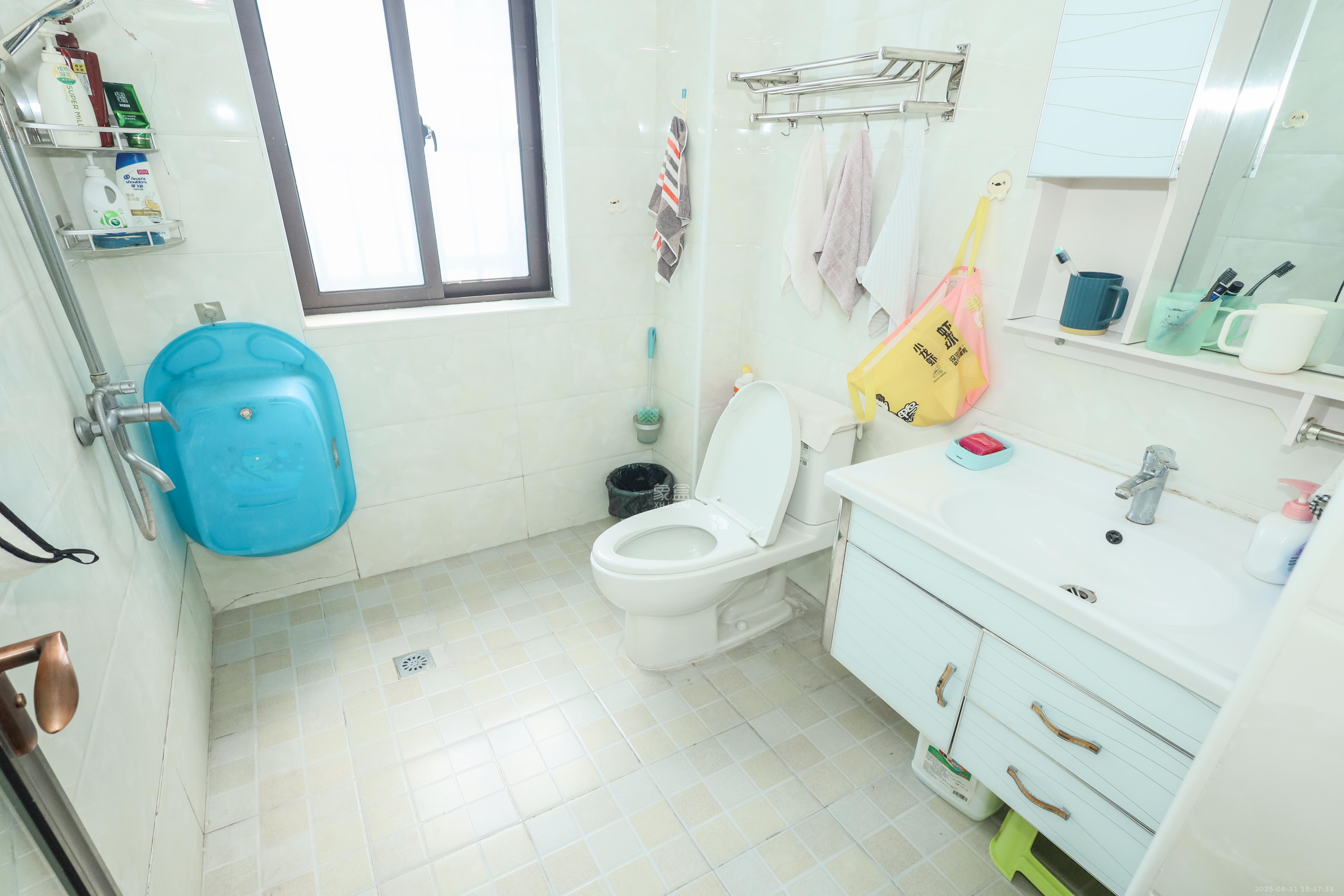 保利麓谷林语E区  3室2厅2卫    105.0万 保利麓谷林语E区  3室2厅2卫    105.0万卫生间