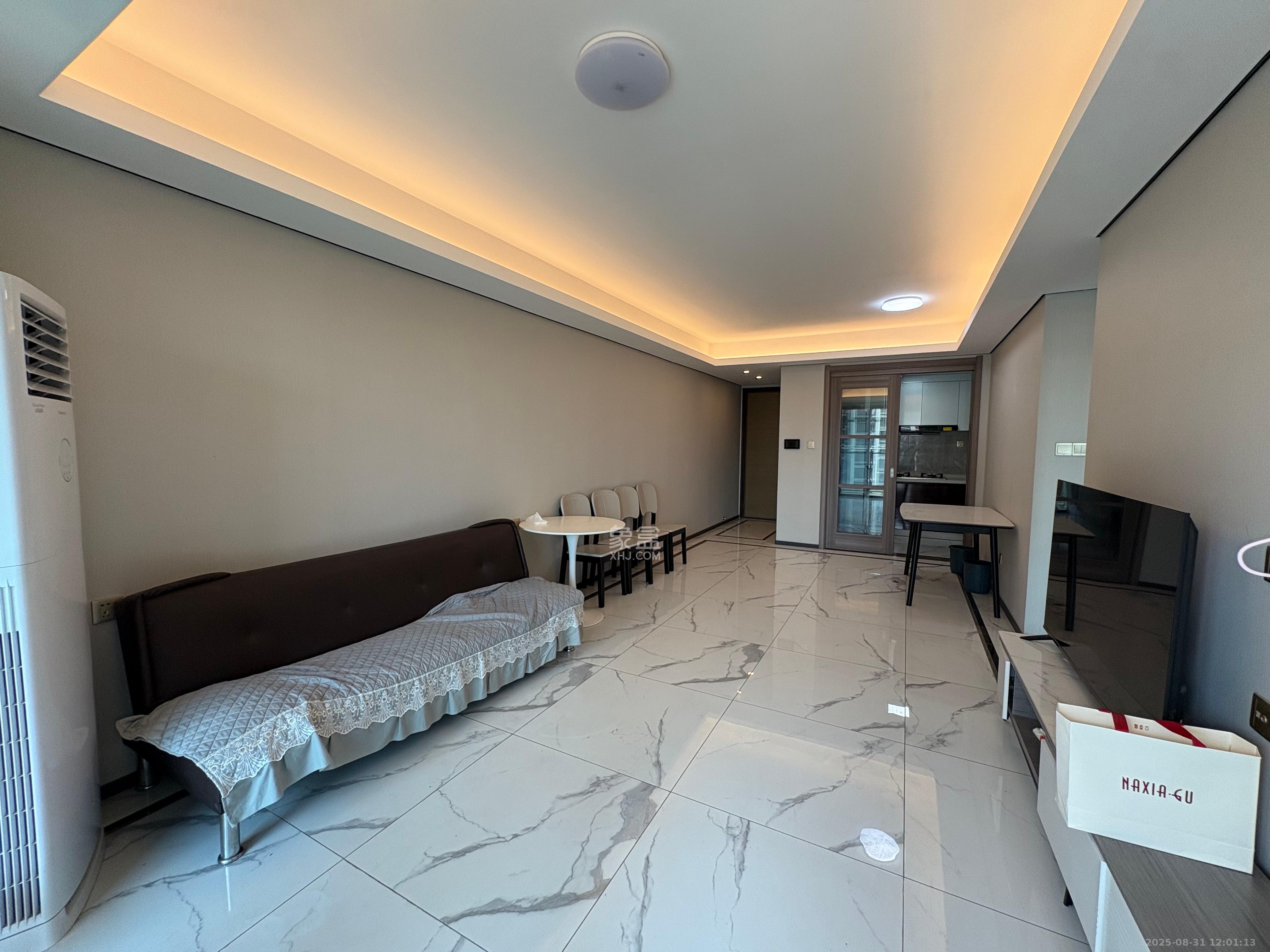 中海阅麓山二期  3室2厅2卫    3000.0元/月室内图