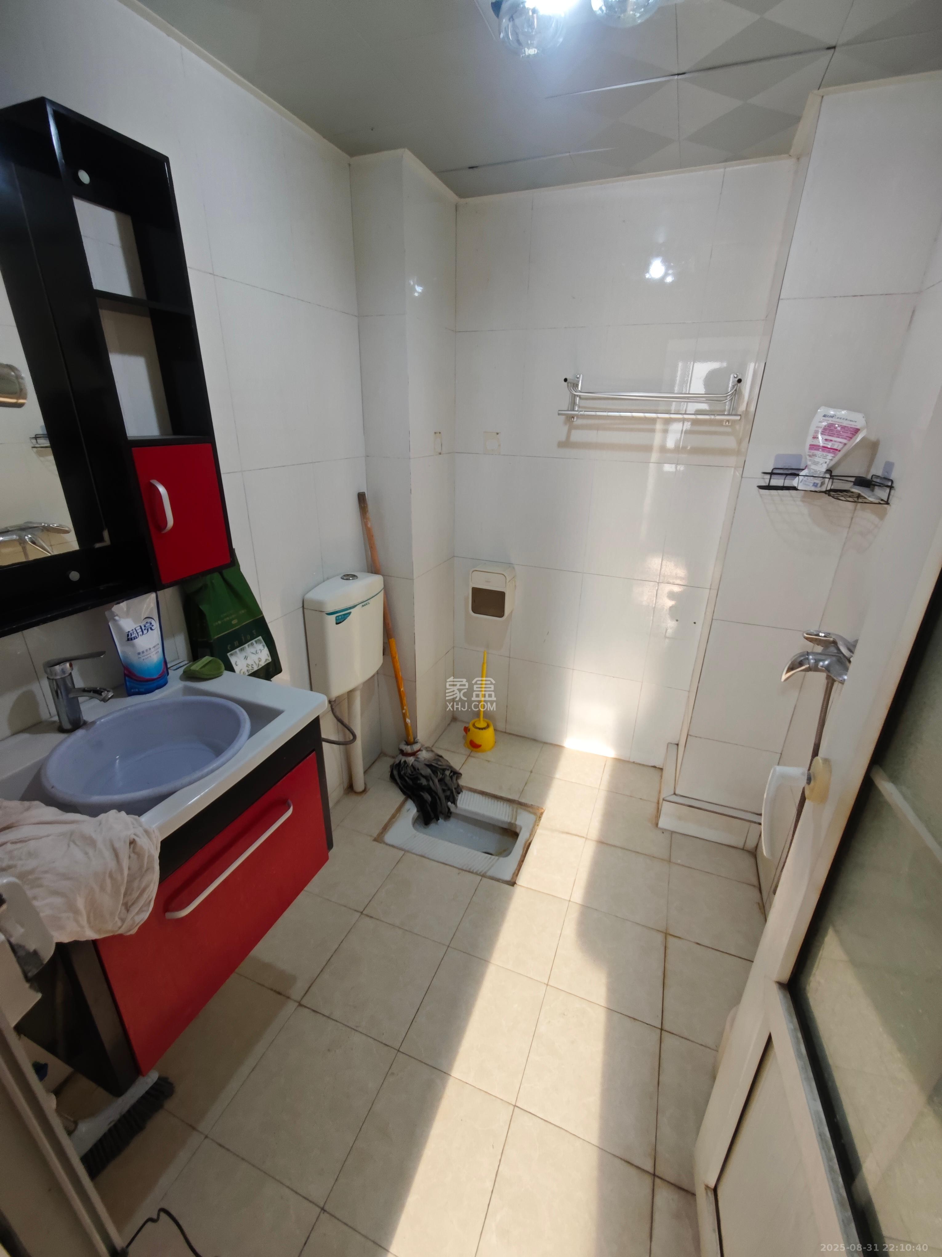 左岸右岸 1室1厅1卫 700.0元/月 左岸右岸 1室1厅1卫 700.0元/月室内图