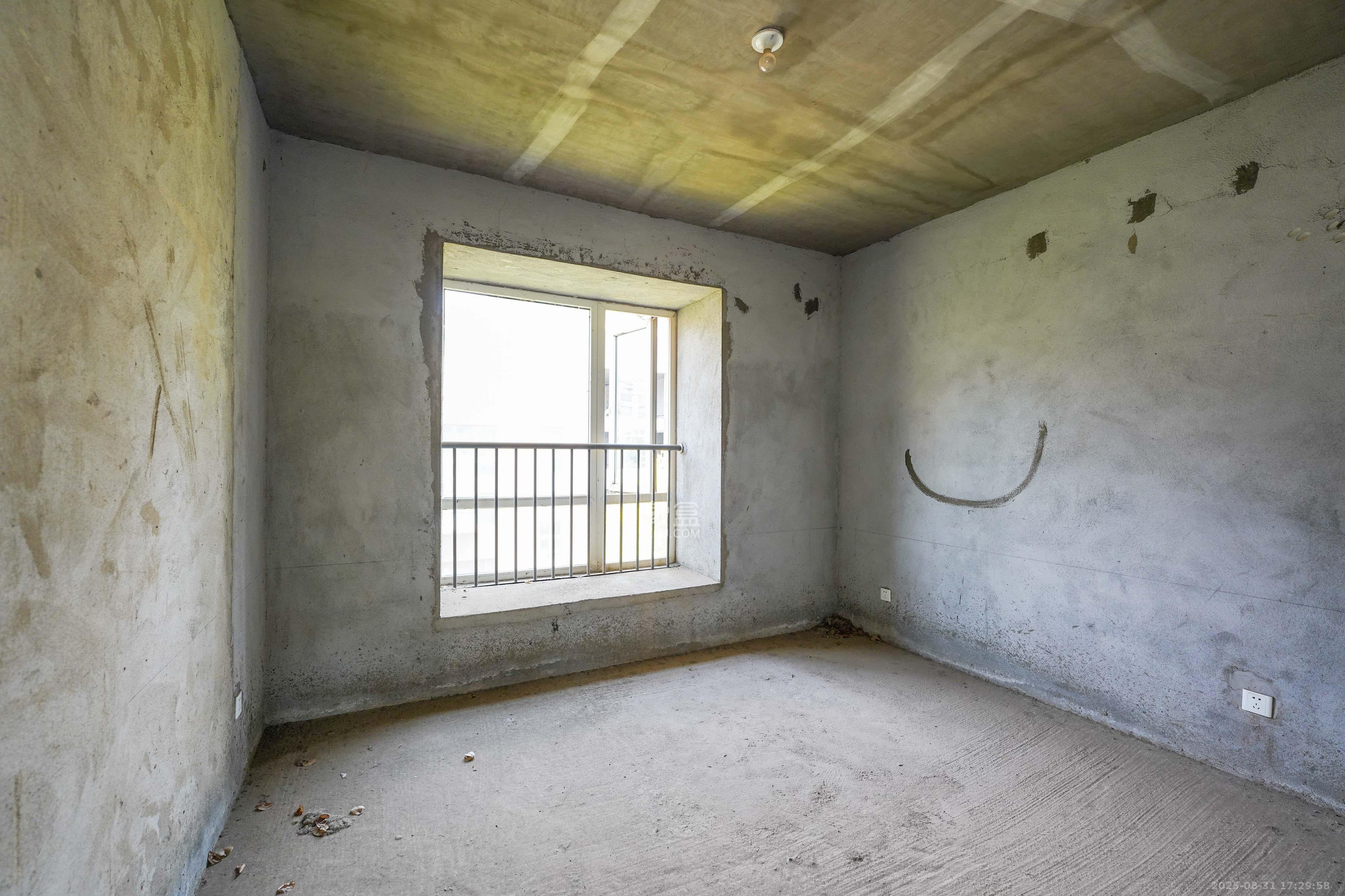 嘉华城(一期) 7室2厅3卫 298.0万 嘉华城(一期) 7室2厅3卫 298.0万卧室