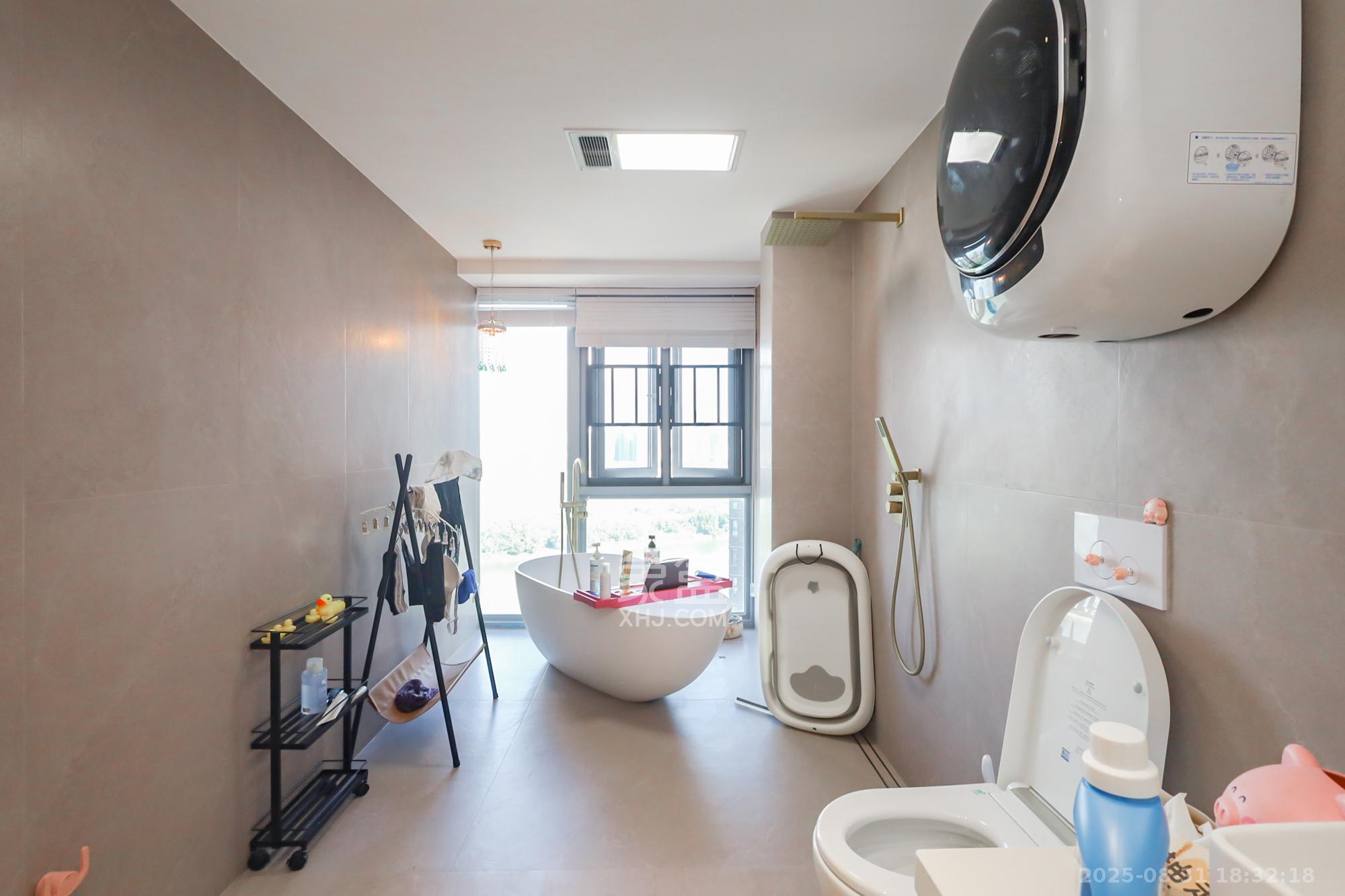 保利天禧C区  4室2厅4卫    650.0万 保利天禧C区  4室2厅4卫    650.0万卫生间