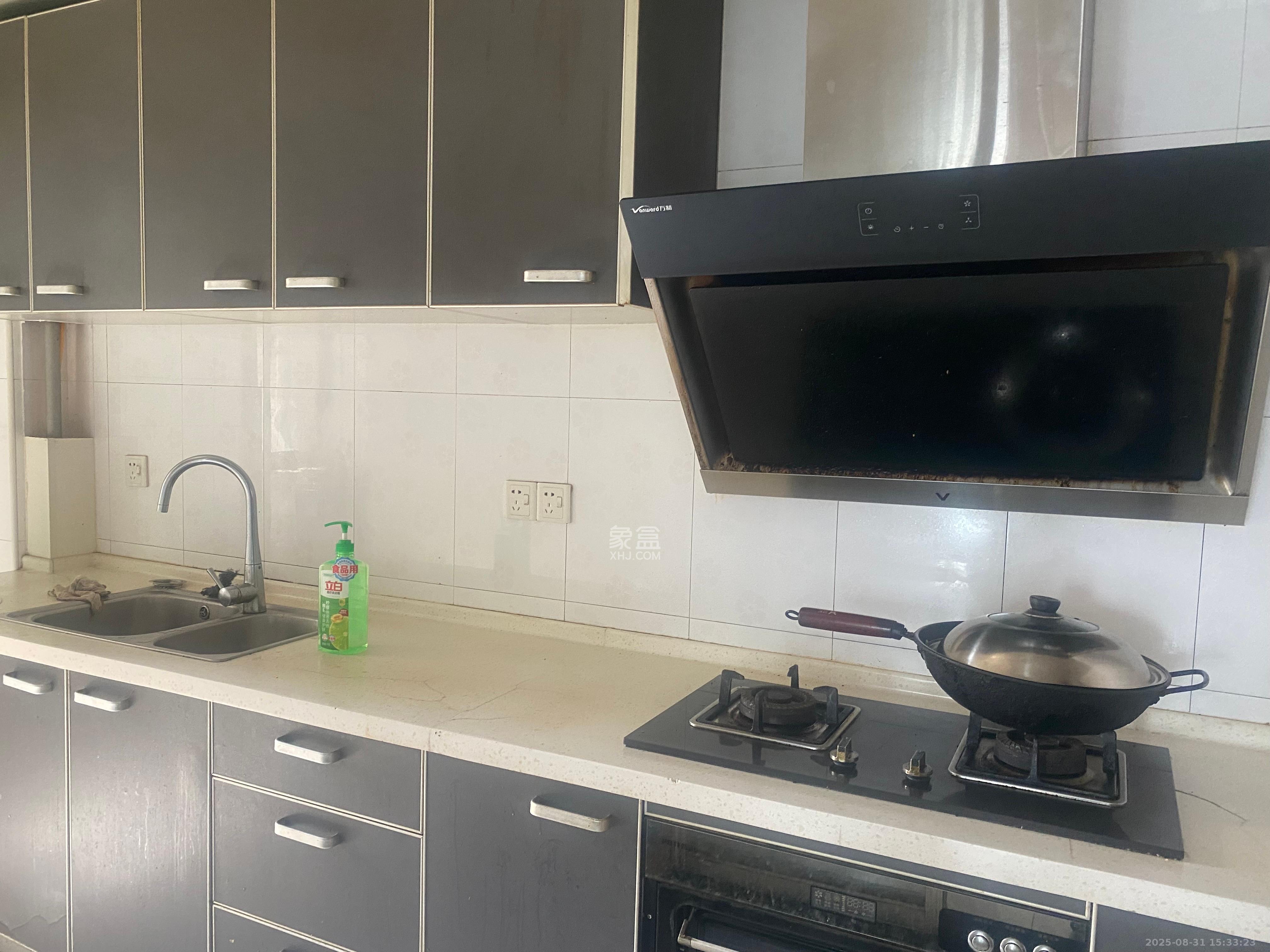 和庄  3室2厅2卫    2000.0元/月室内图