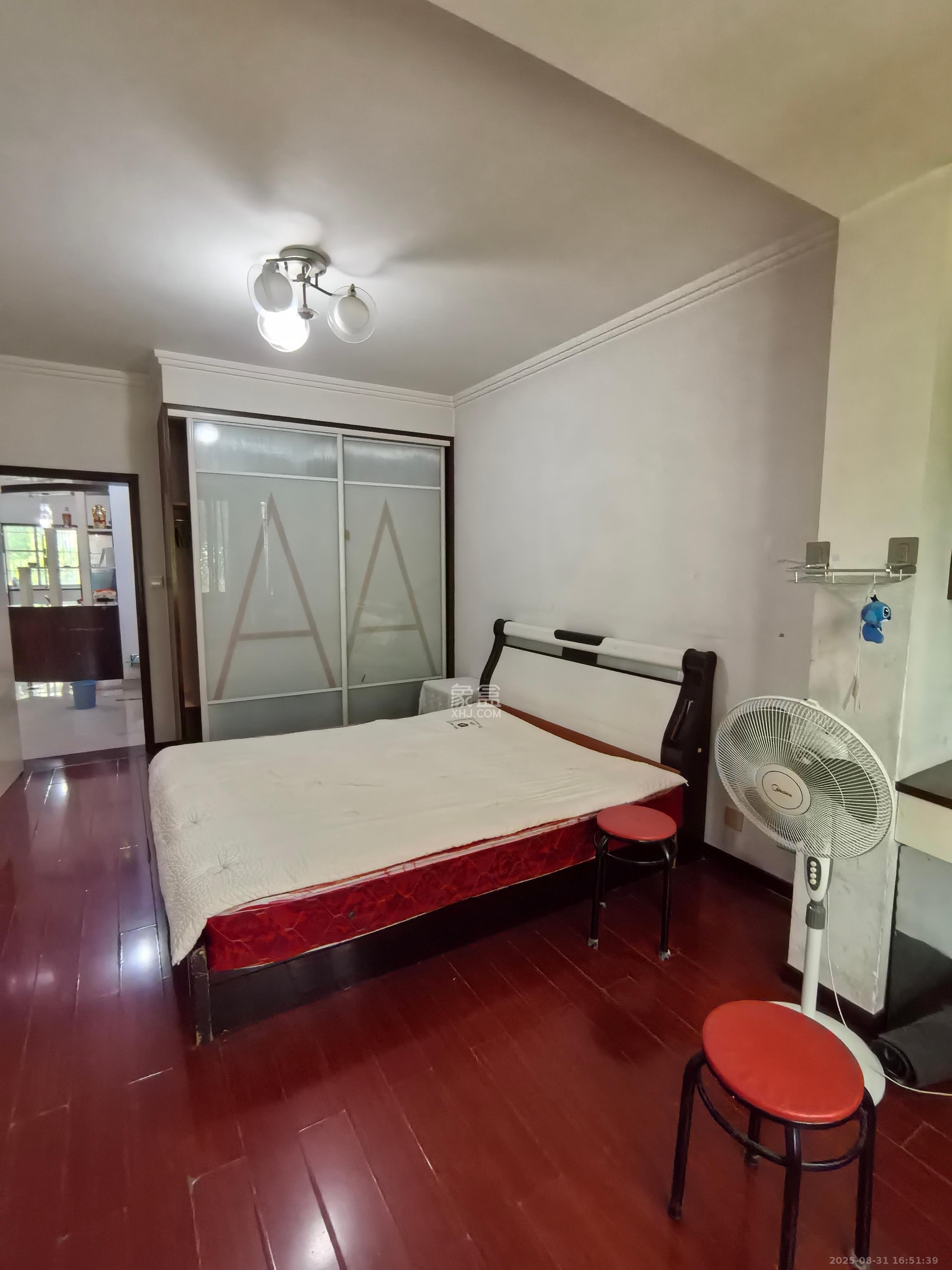 中南汽车世界 2室2厅1卫 1200.0元/月 中南汽车世界 2室2厅1卫 1200.0元/月室内图